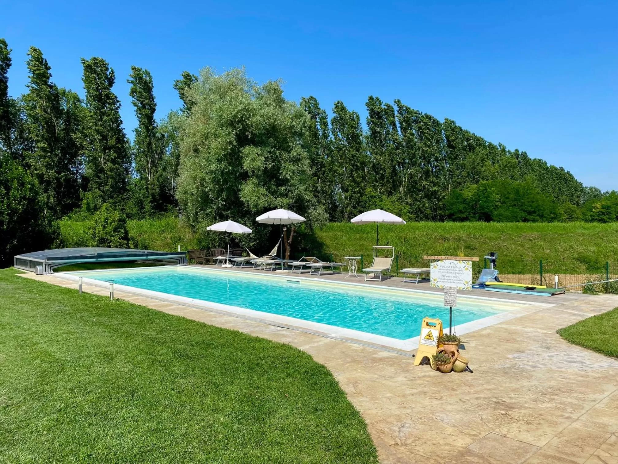 Swimming Pool in La Casa di Valeria - Modena