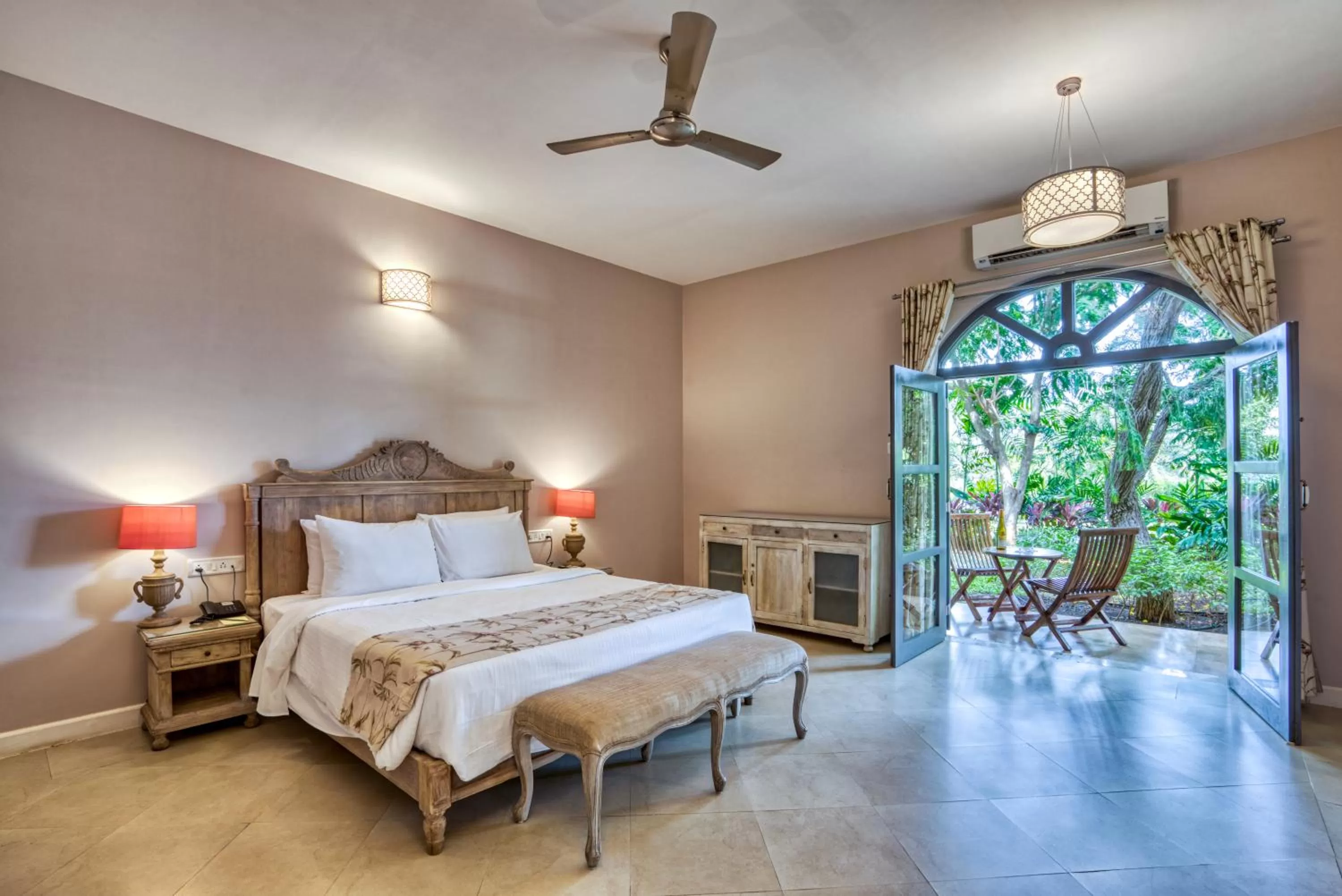 Bedroom, Bed in The Source At Sula