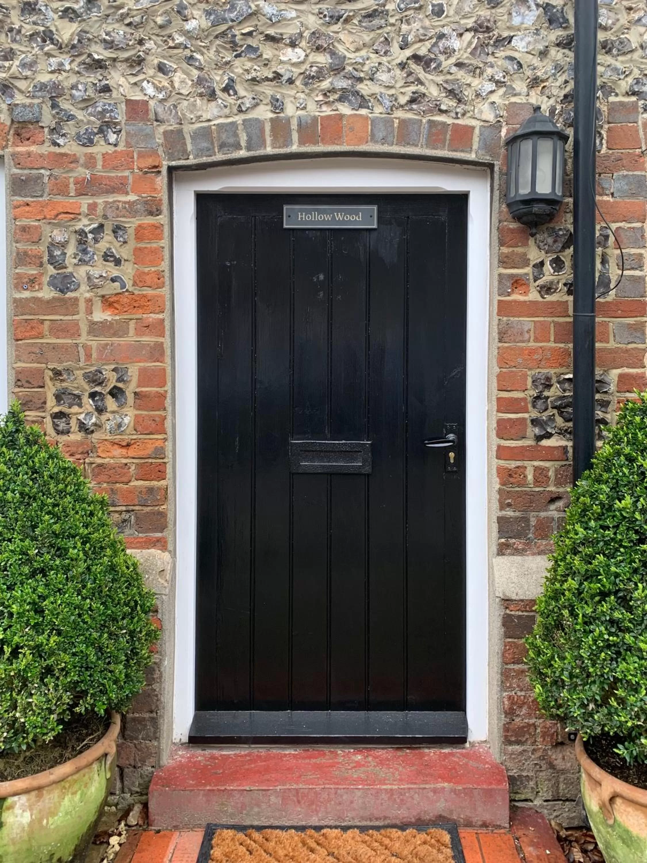 Facade/Entrance in The Stag and Huntsman at Hambleden
