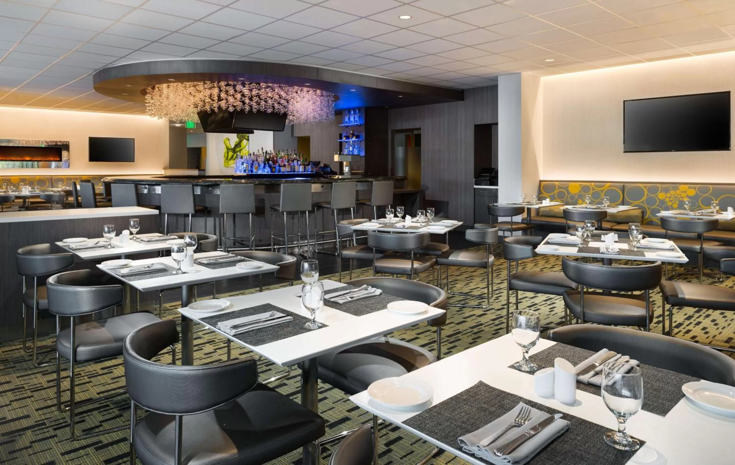 Lounge or bar in Hilton San Francisco Airport Bayfront - No Resort Fee