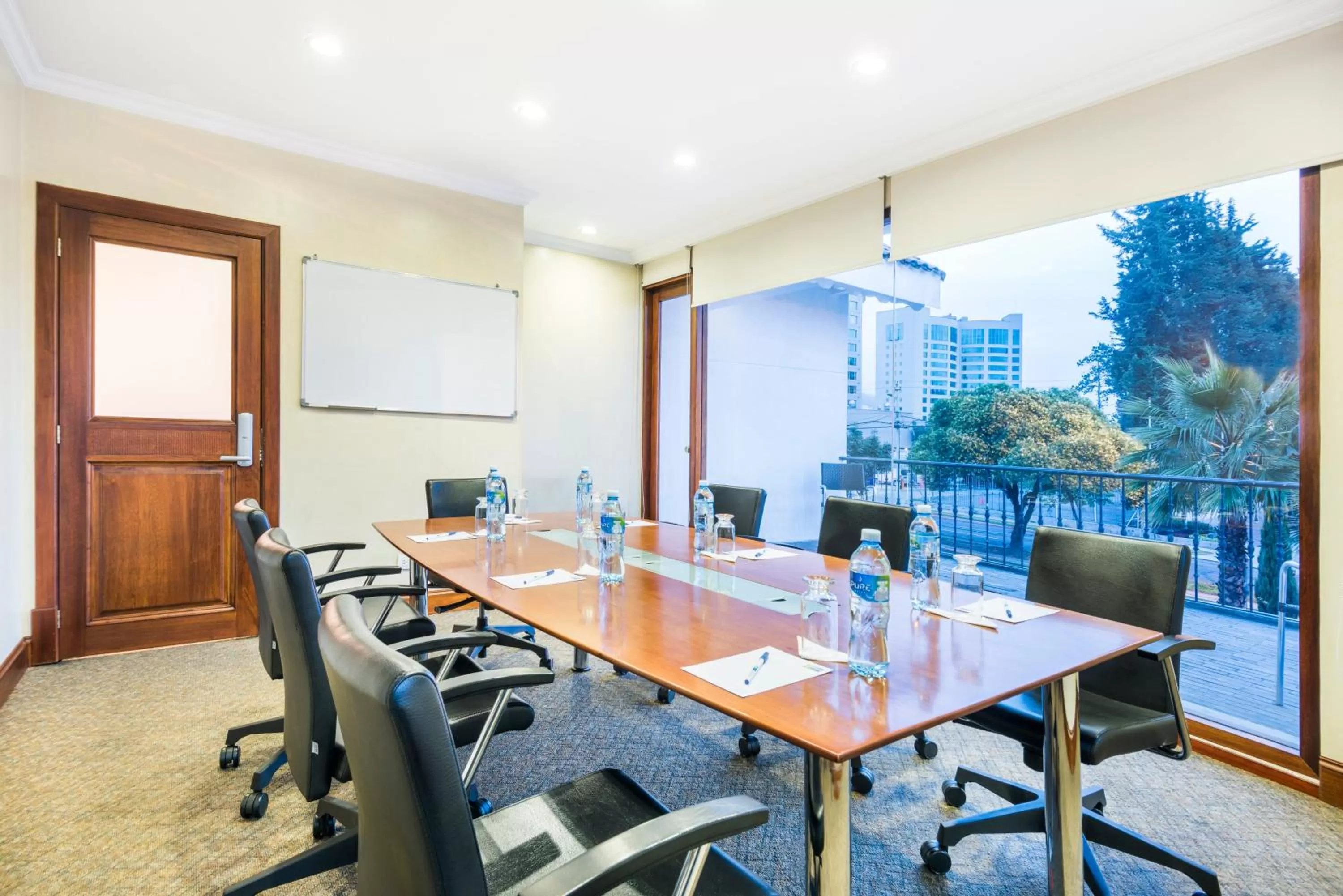 Meeting/conference room in Holiday Inn Express Quito by IHG