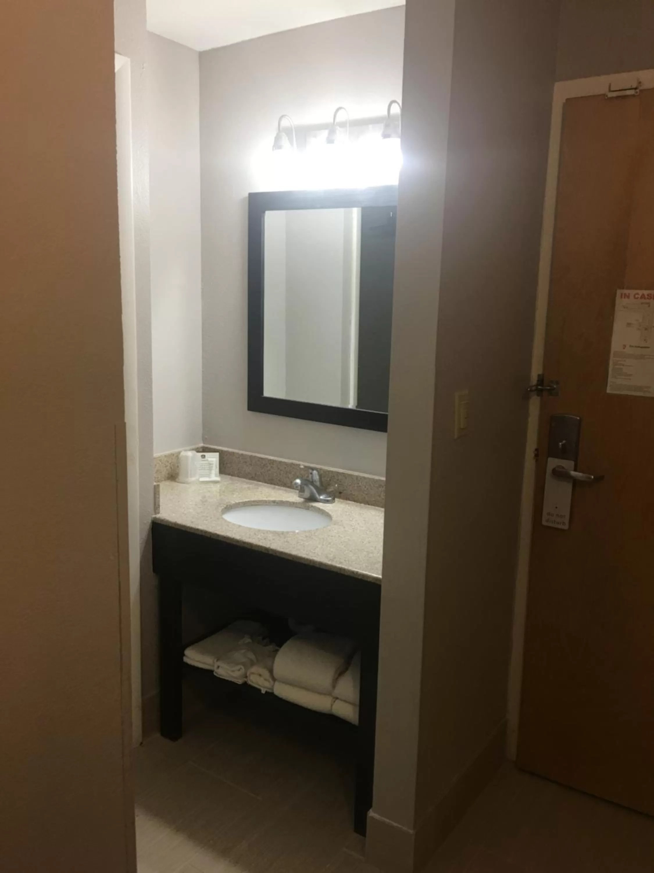 Area and facilities in Country Inn & Suites by Radisson, Indianapolis East, IN