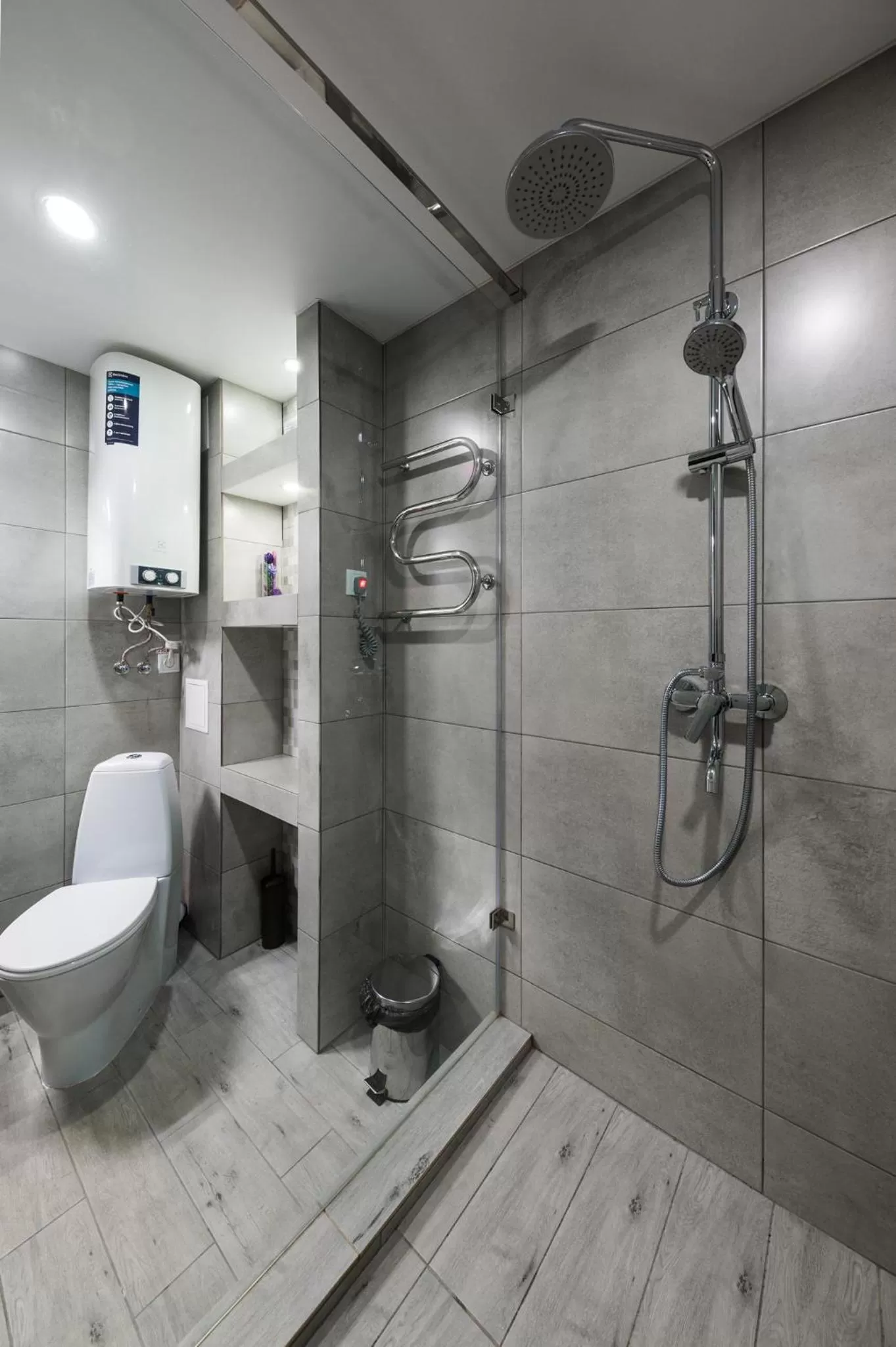 Shower in Hotel Nivki