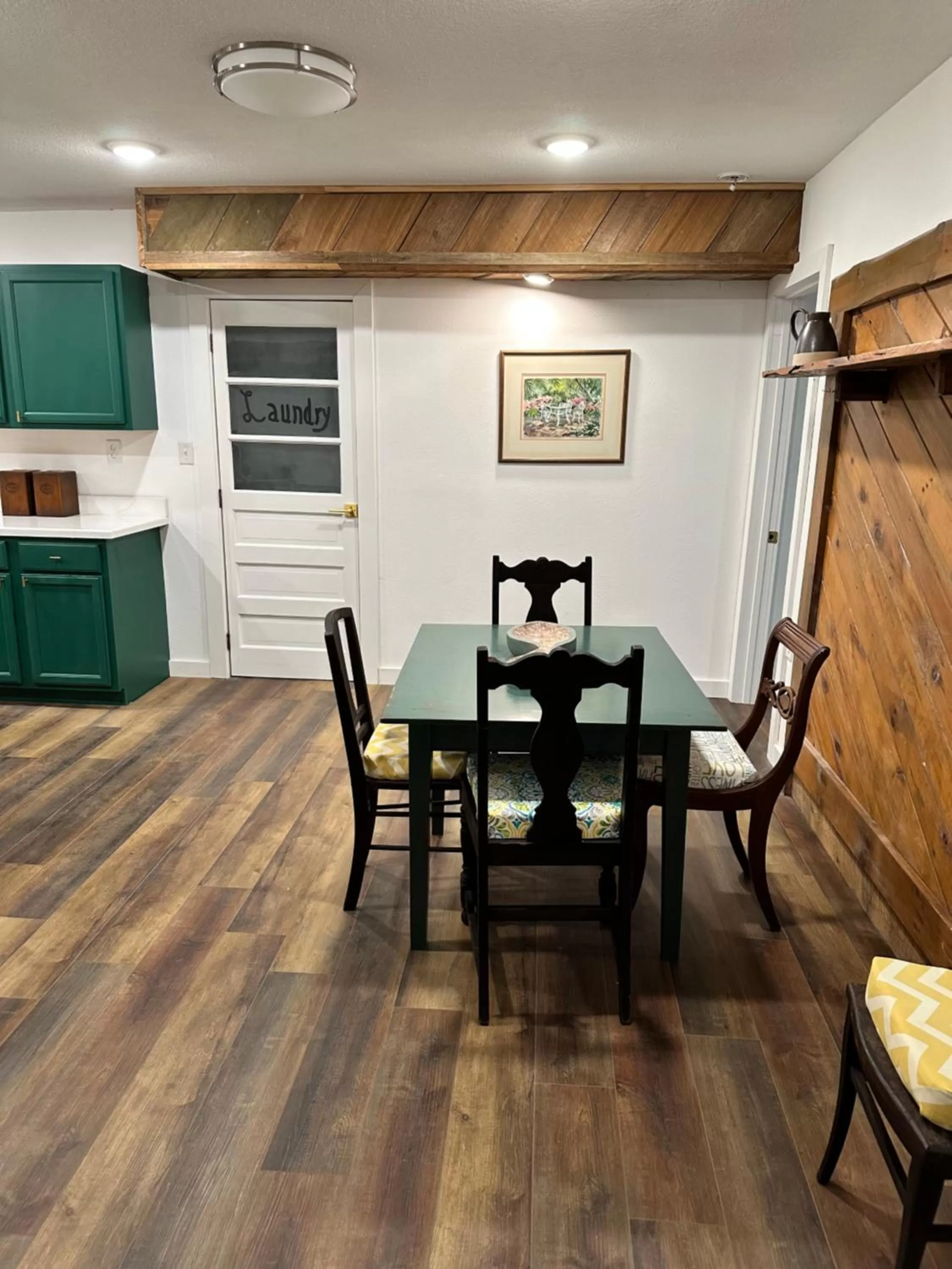 Dining area in Nature Coast Inn & Cottages