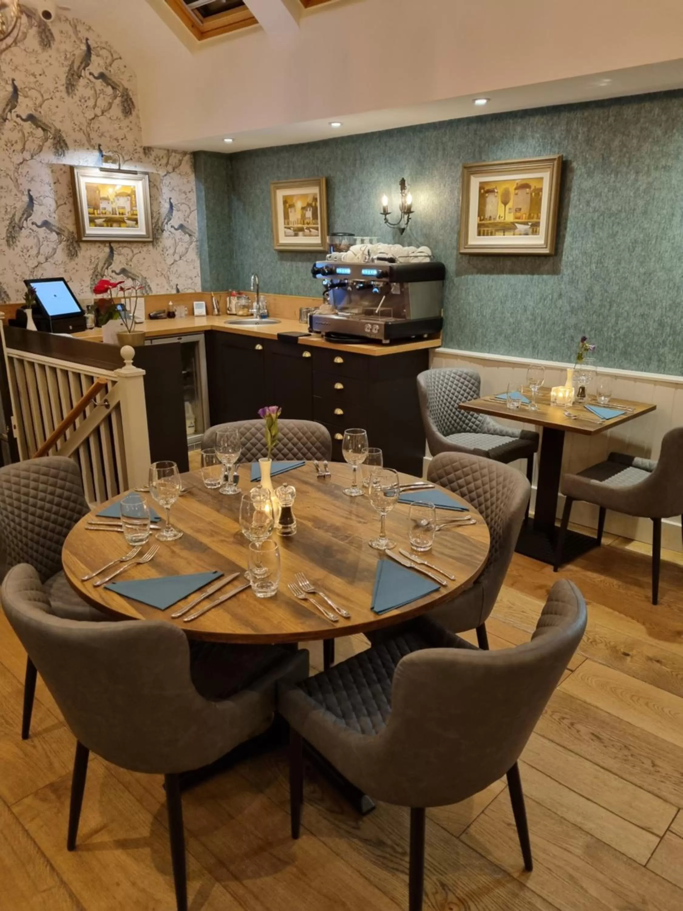 White Horse Inn & Restaurant