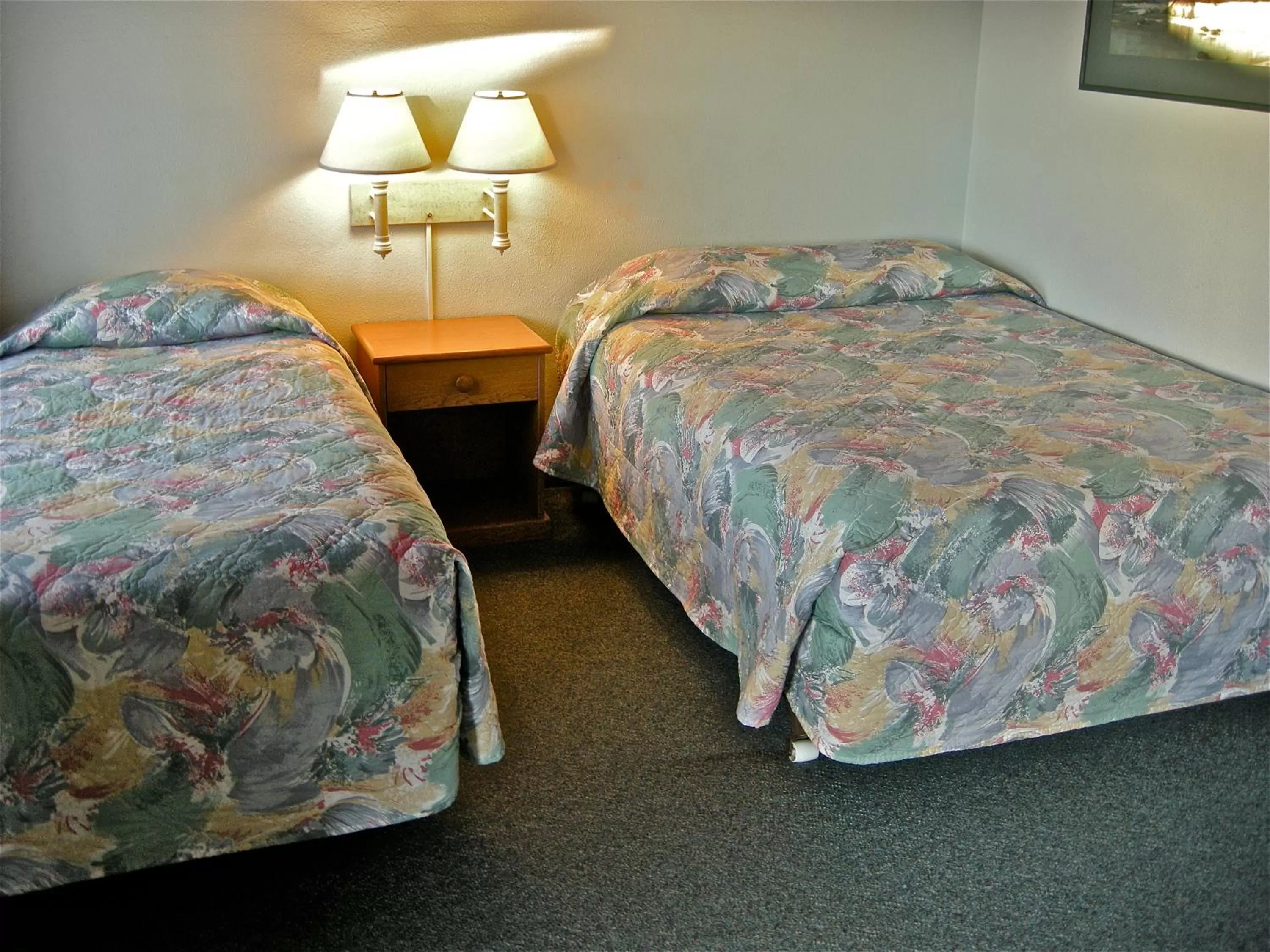 Photo of the whole room, Bed in Azalea Lodge