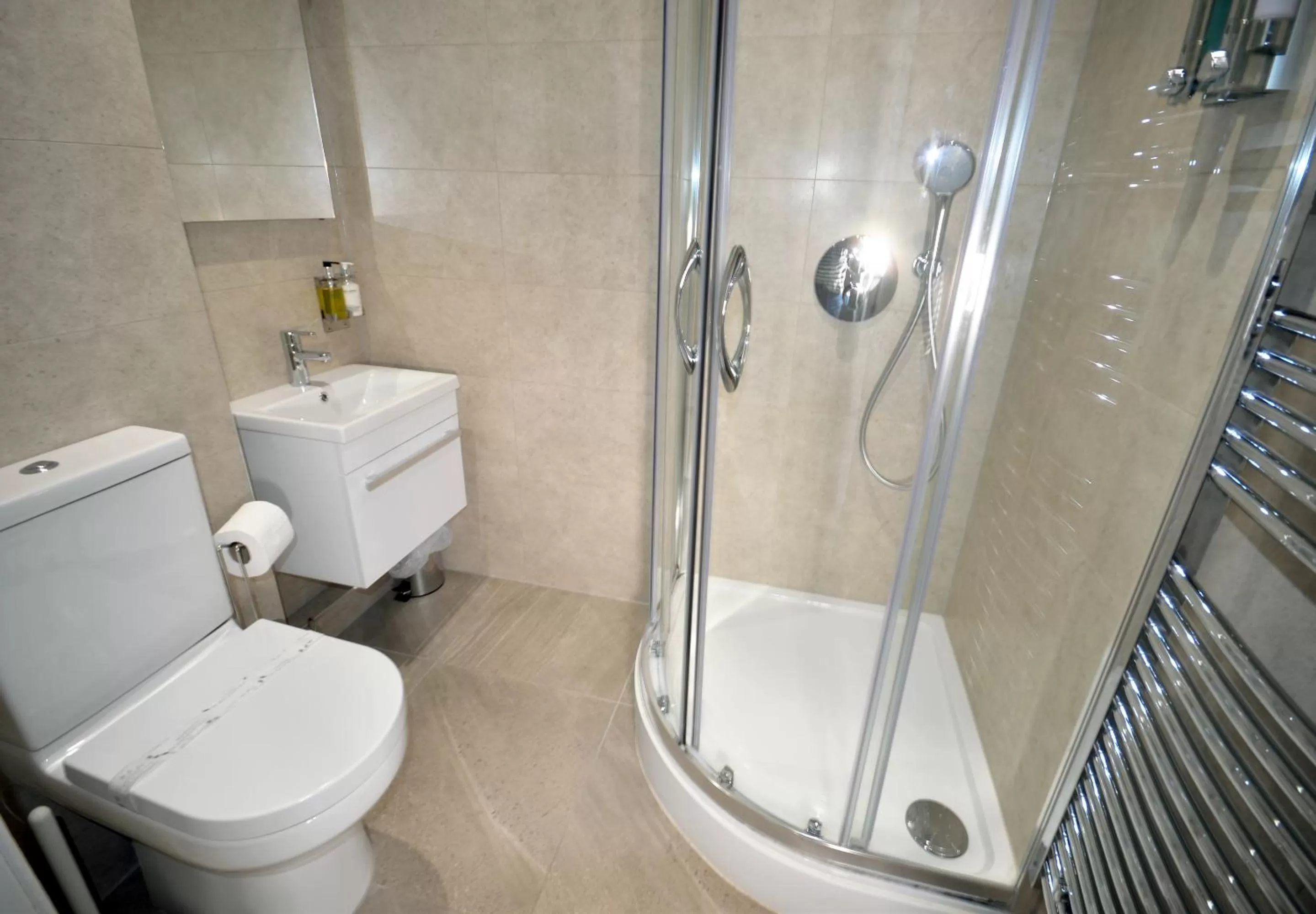 Bathroom in 1 Elliot Terrace