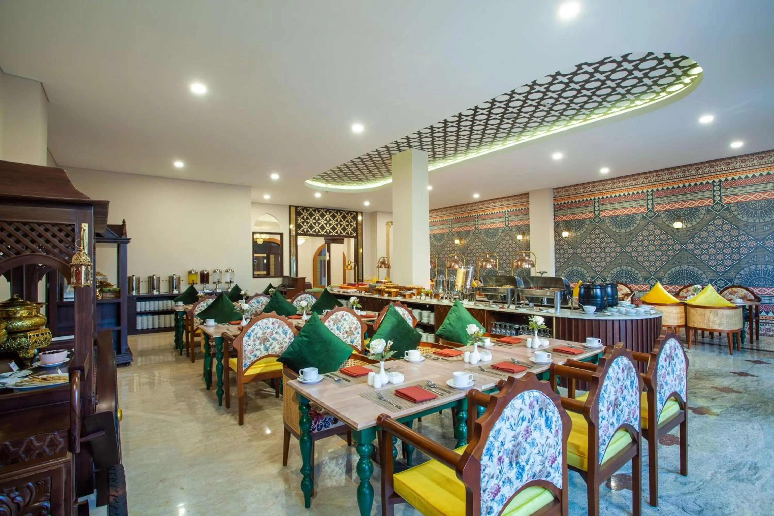 Restaurant/places to eat in Alhambra Hotel & Convention, BW Signature Collection