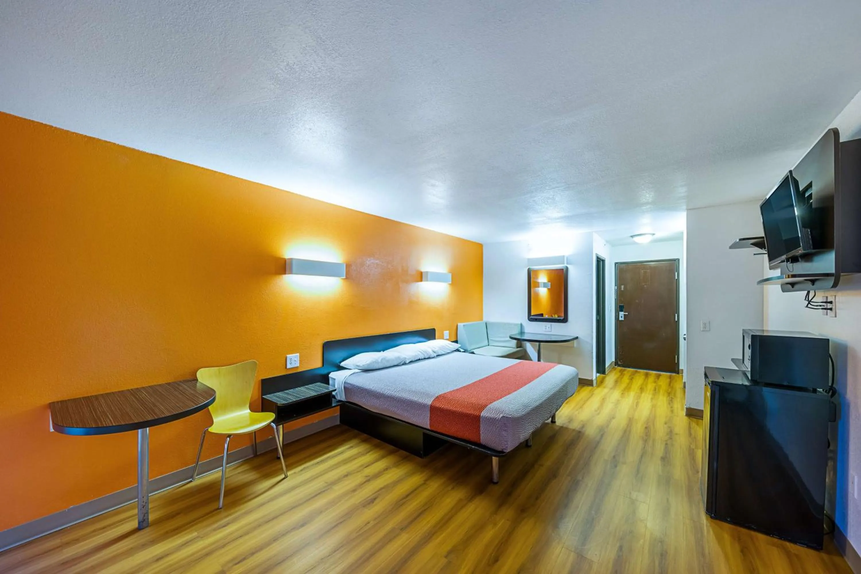 Photo of the whole room, Bed in Motel 6-Amarillo, TX
