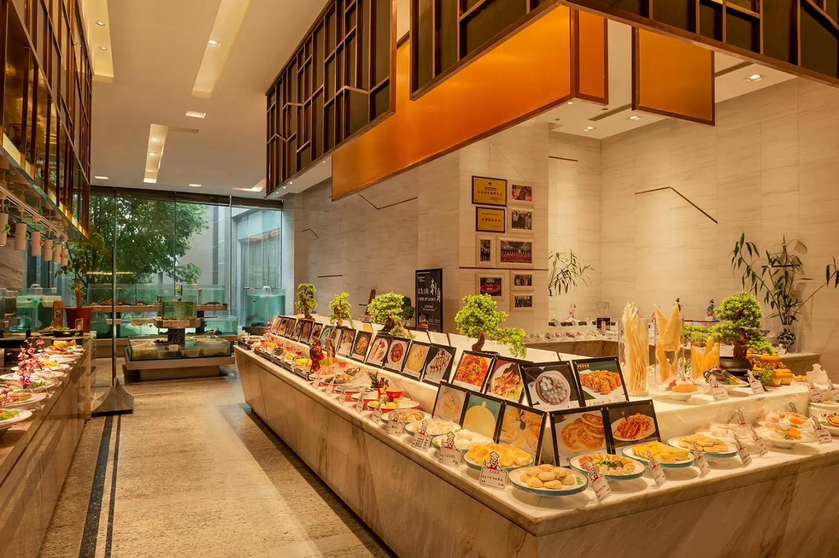 Food in Wyndham Qingdao l Free Fixed-Time Shuttle Service Between Hotel and Airport & North Railway Station l Outdoor Children's Amusement Park l 1-Hour Play Snooker or Table Tennis