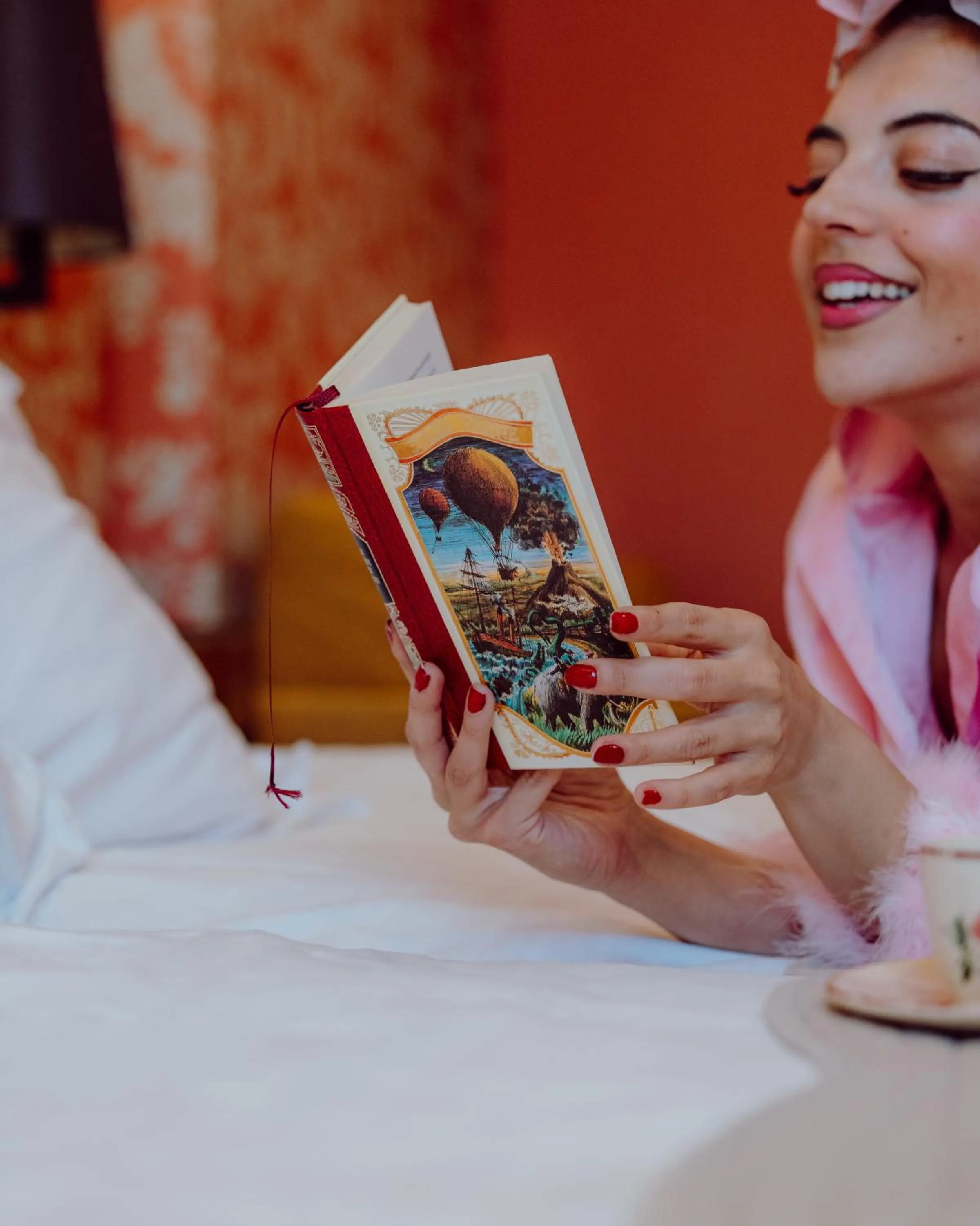 People in Hotel Le Grimaldi by Happyculture