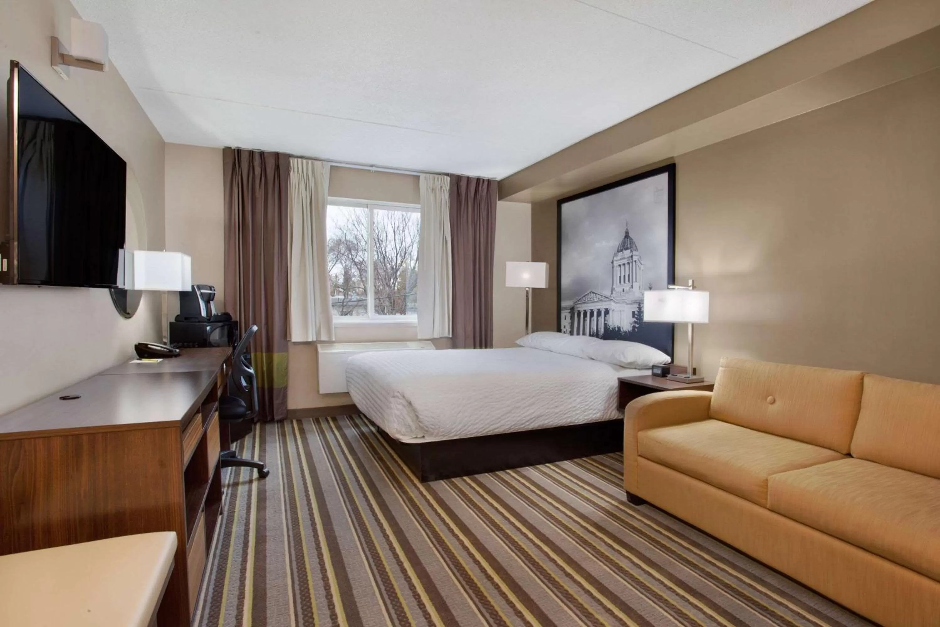 Super 8 by Wyndham Winnipeg West