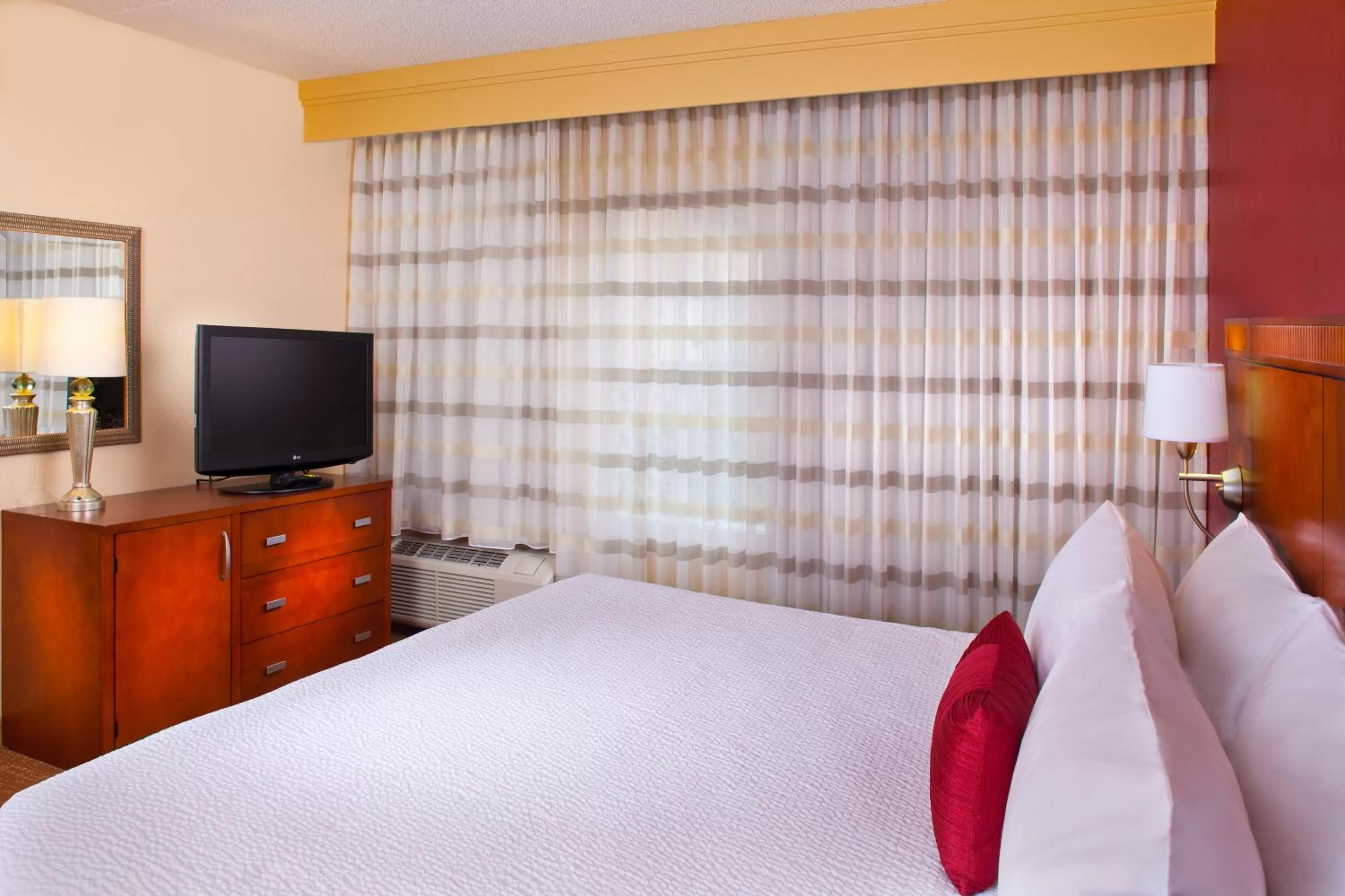  One bedroom King Suite with Sofa Bed  in Courtyard by Marriott Little Rock West