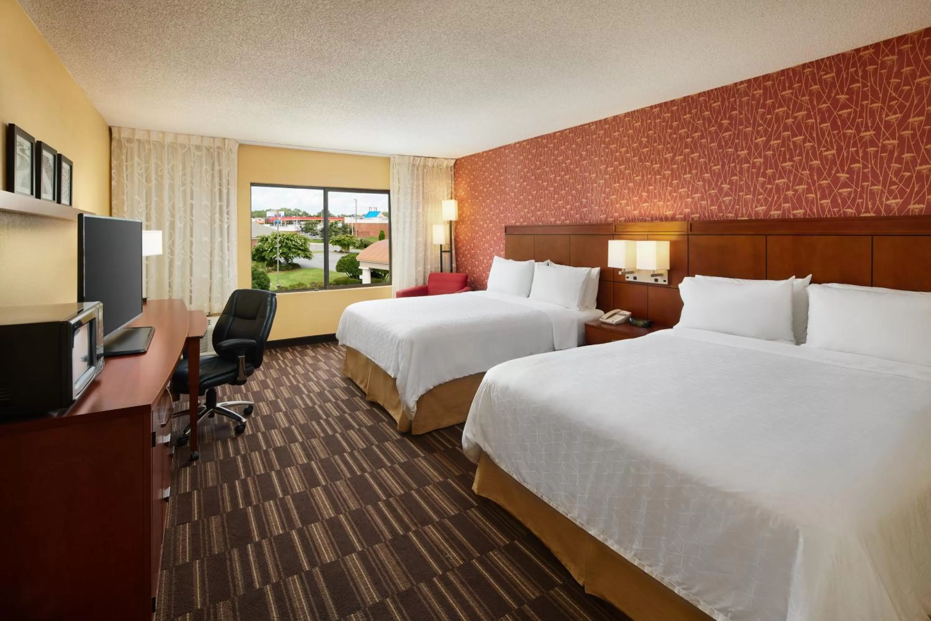 Bed in Holiday Inn Express Tifton by IHG