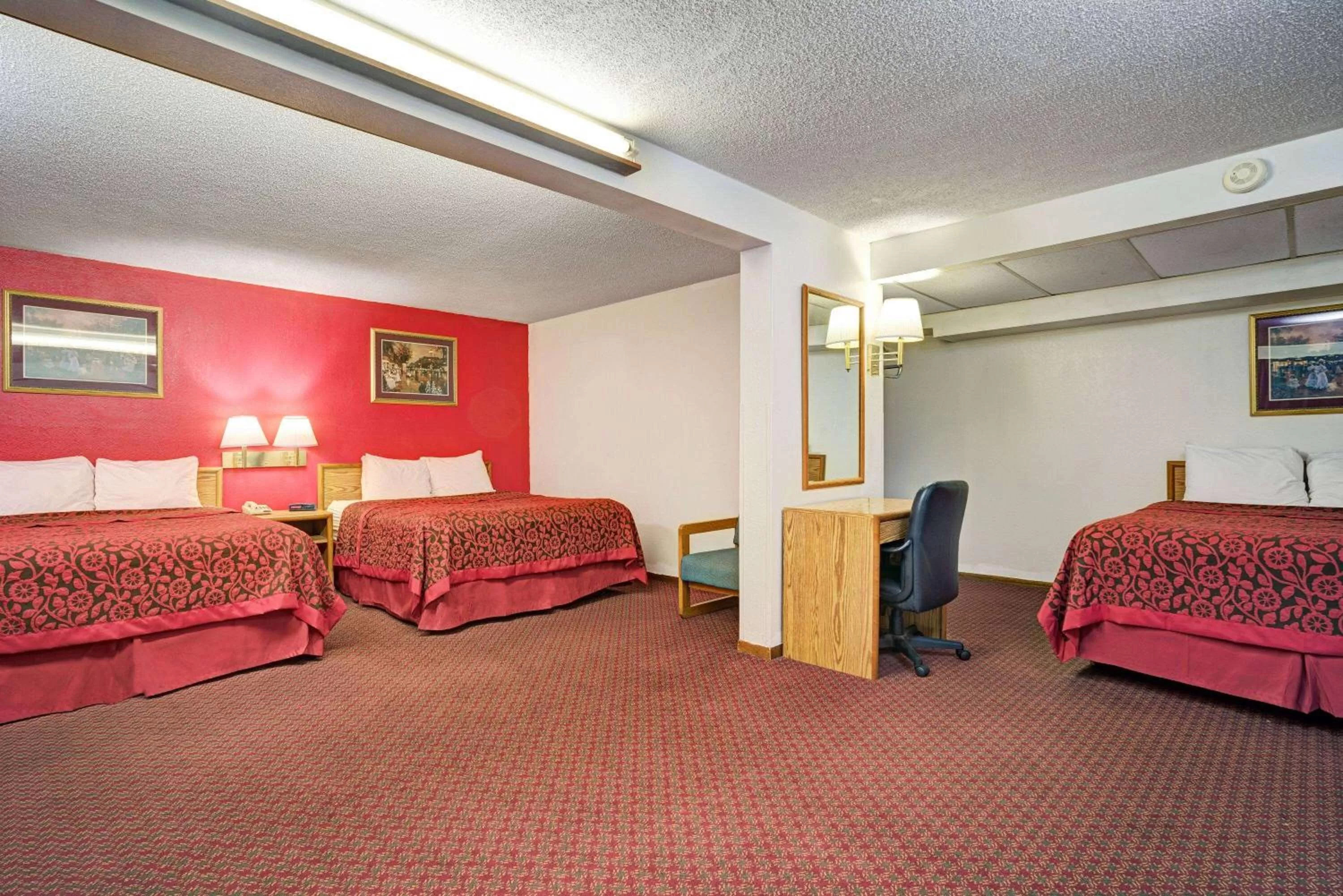 Photo of the whole room, Bed in Travelodge by Wyndham Red Wing