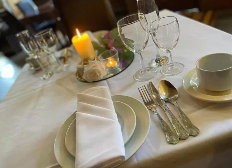 Restaurant/places to eat in Park House Hotel