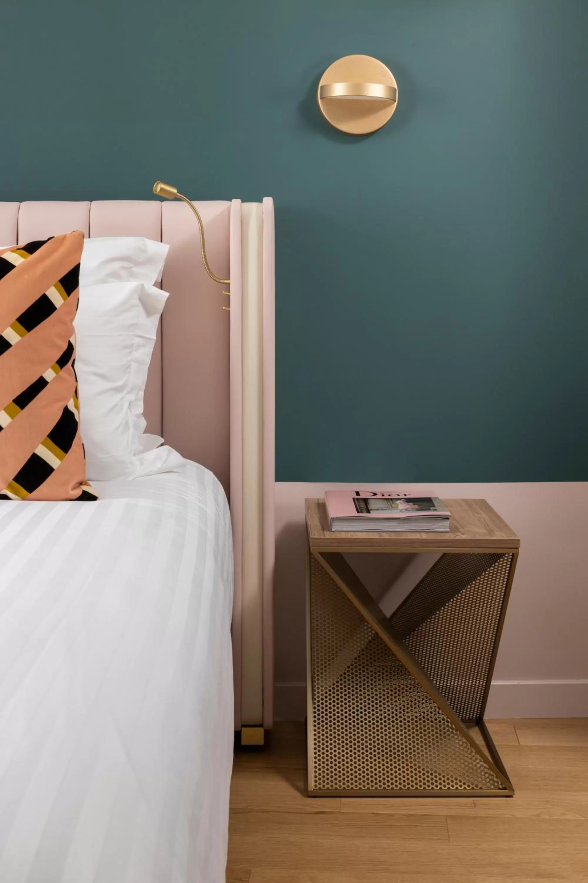 Bed in Hôtel Parisianer