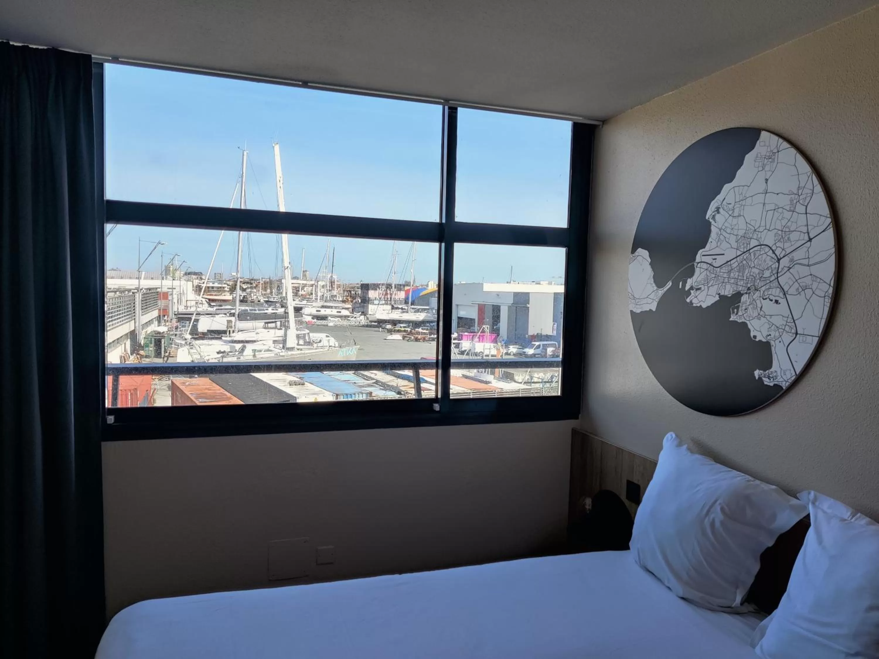 Bedroom, Bed in B&B HOTEL La Rochelle Centre Les Minimes