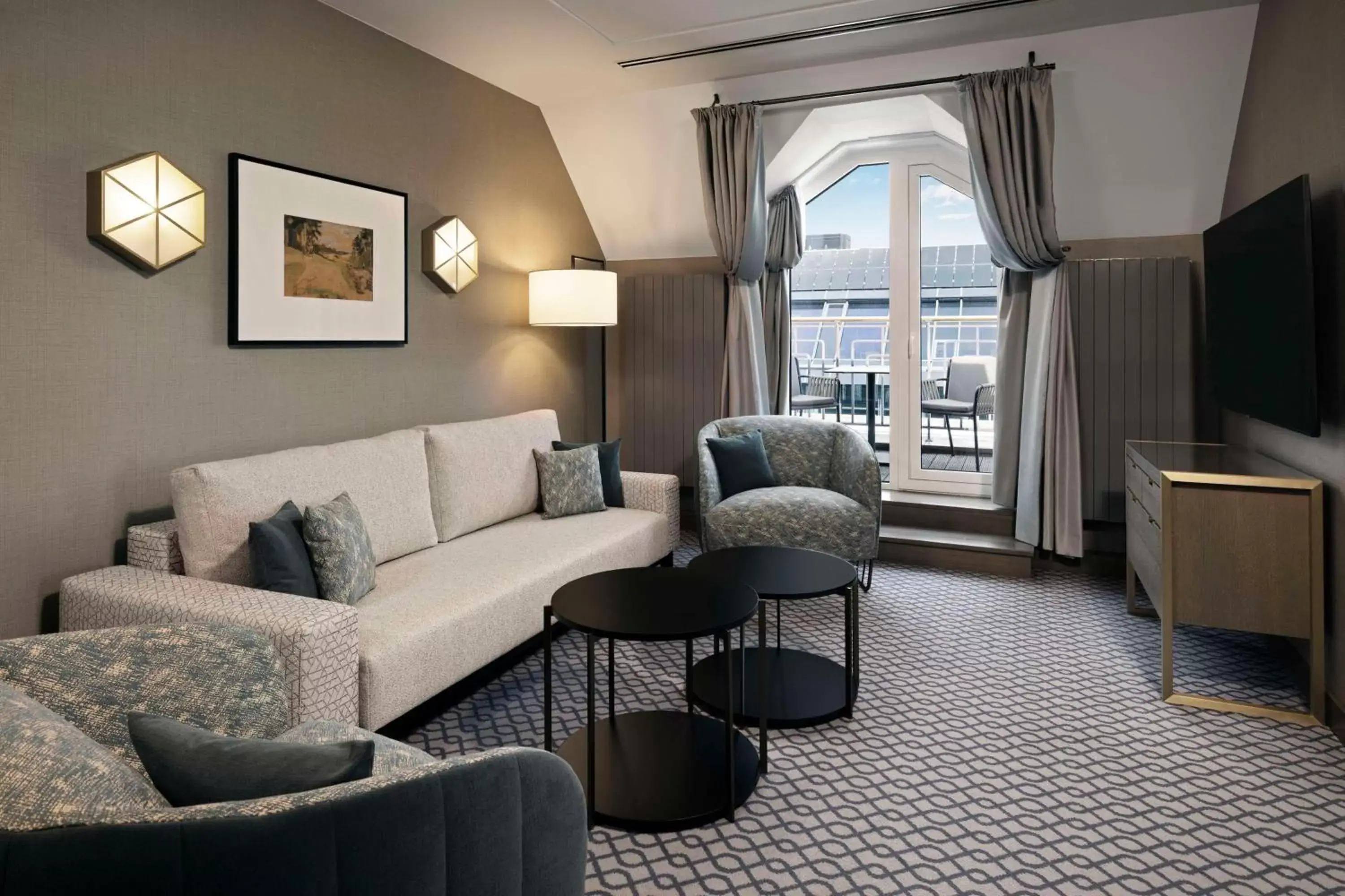 King Penthouse Corner Suite in Hilton Vienna Plaza King Penthouse Corner Suite in Hilton Vienna Plaza