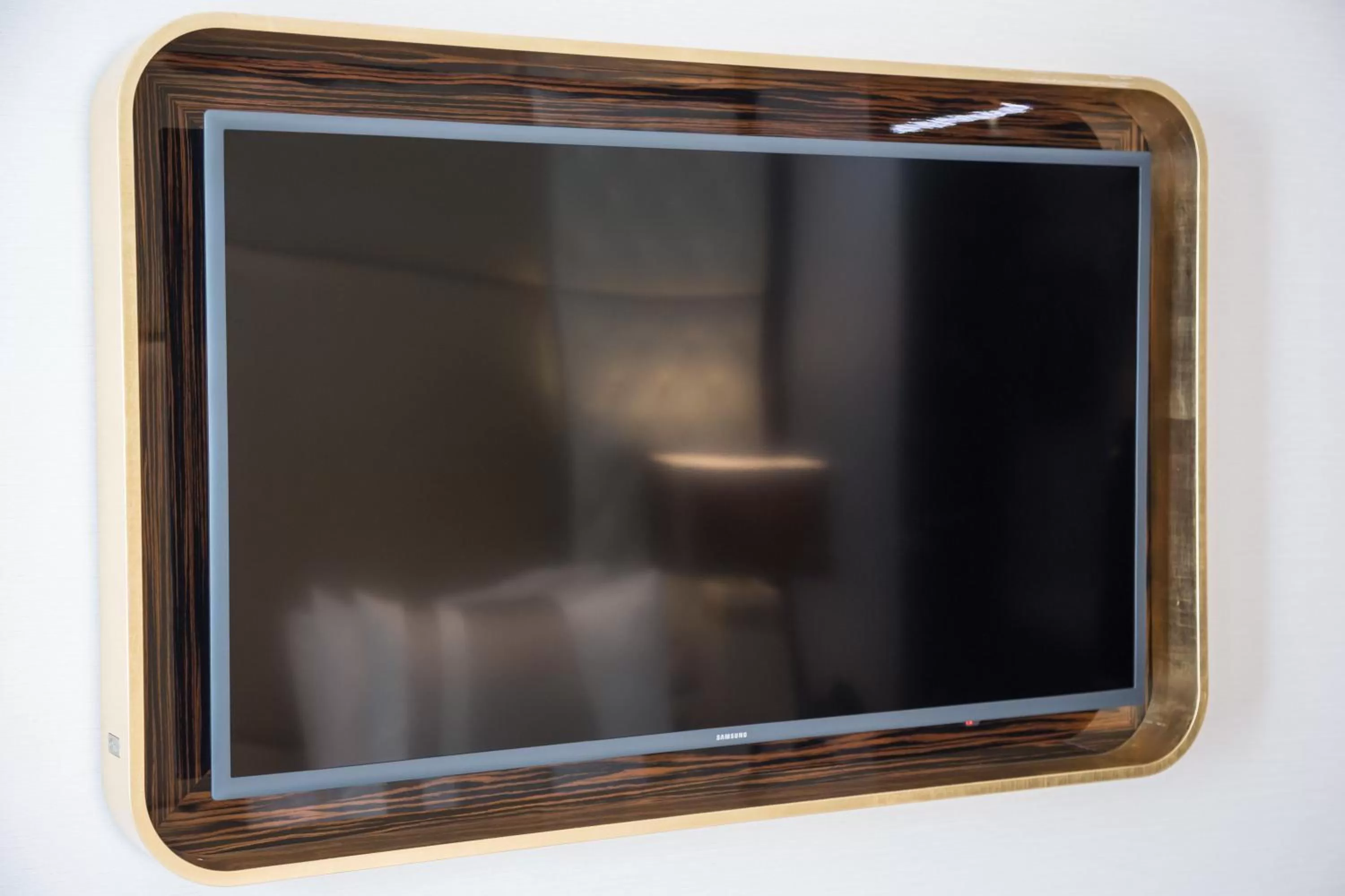 TV and multimedia in Hotel MeraPrime Gold Lisboa