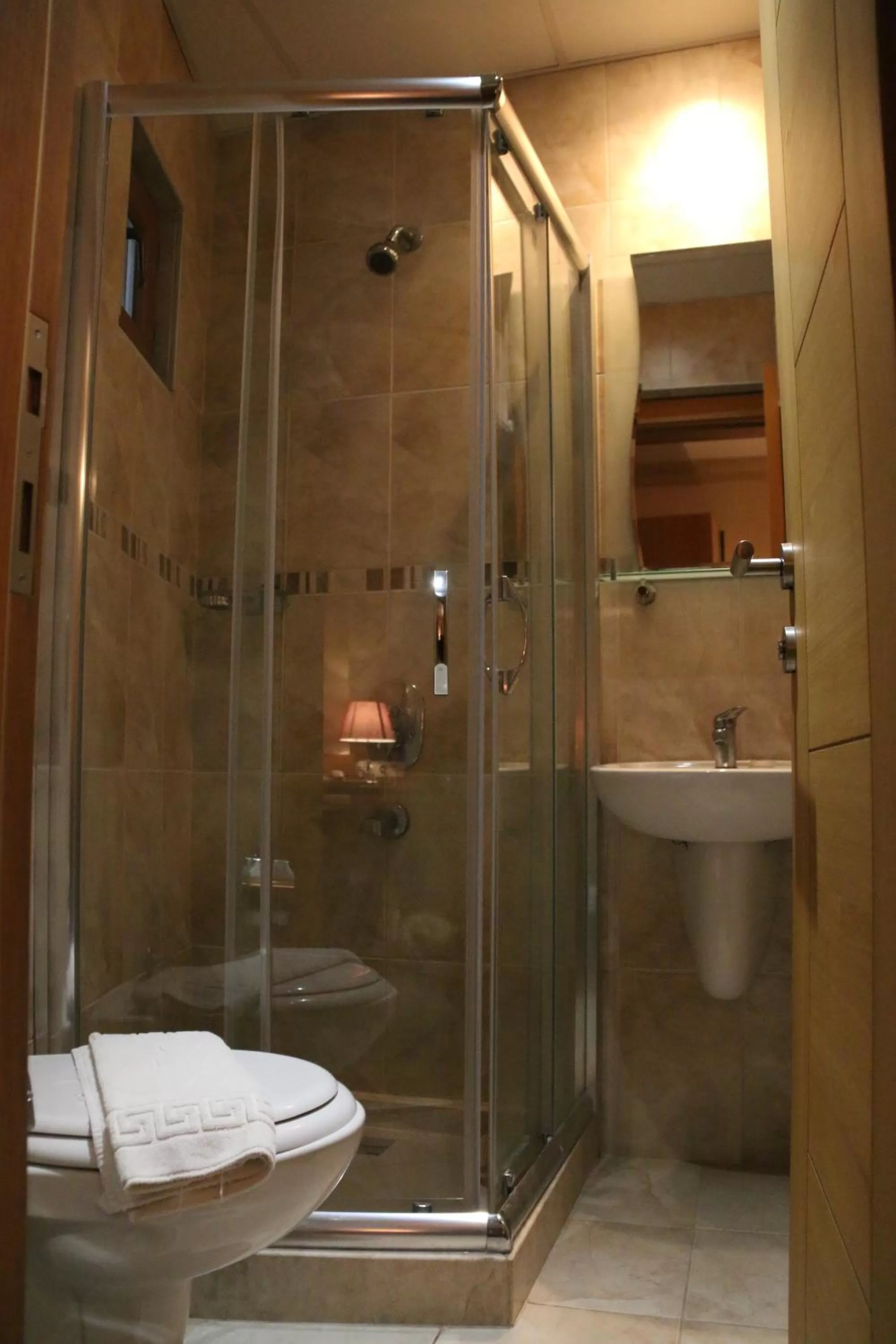 Shower in Grand Peninsula Hotel