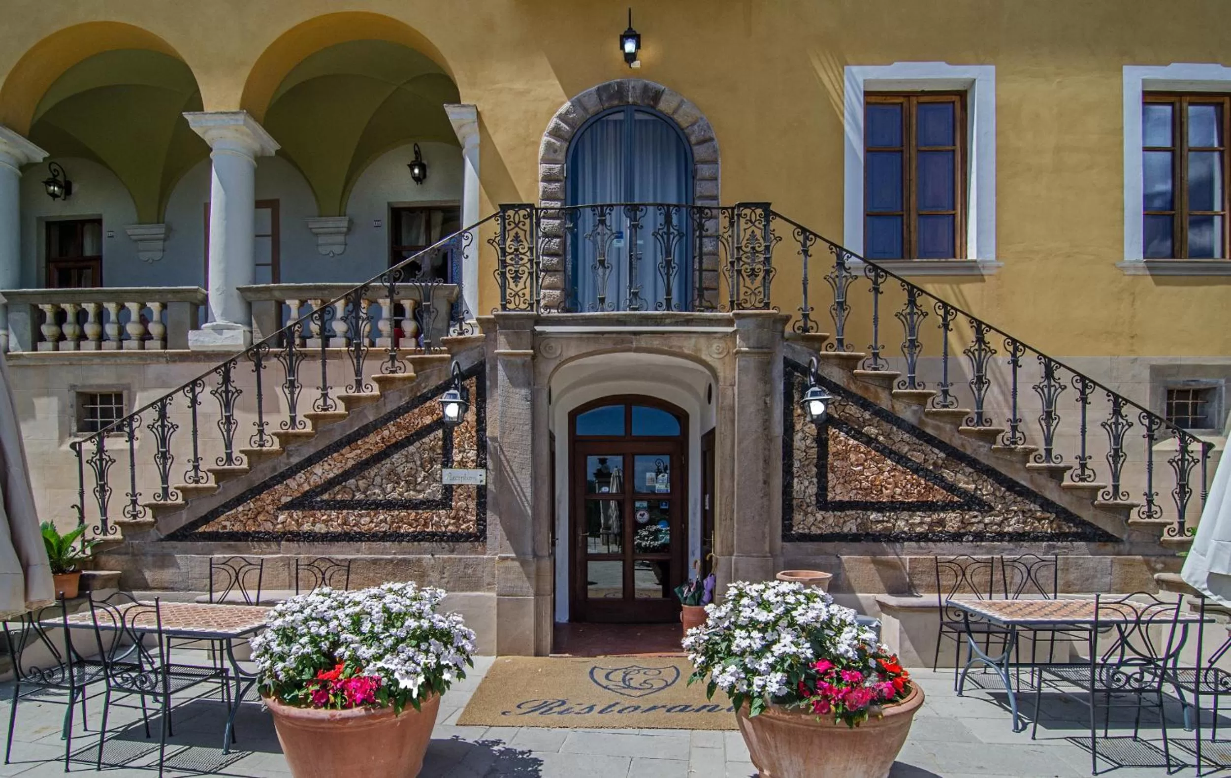 Patio in Hotel Villa Cheli