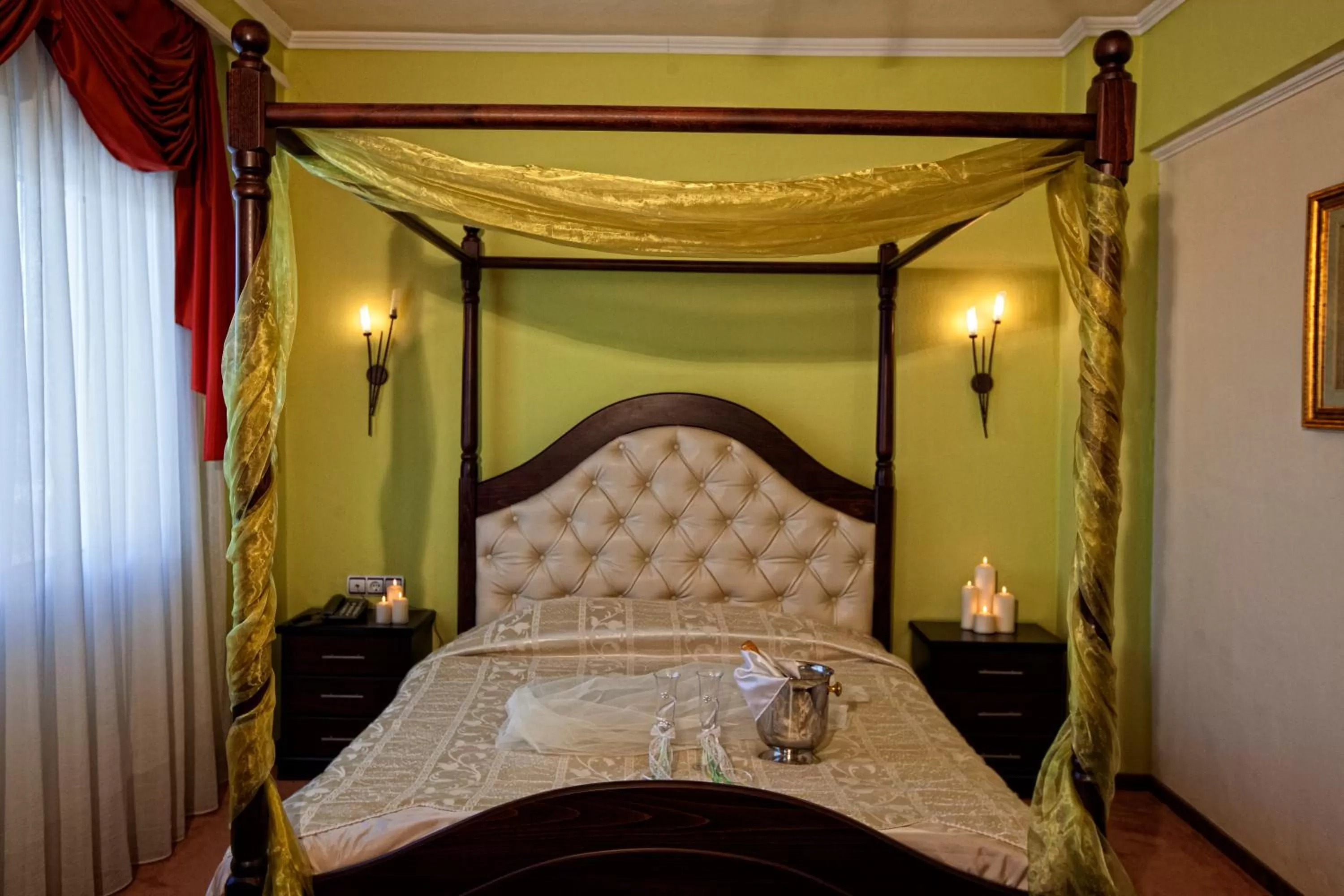 Photo of the whole room, Bed in Achillion Palace