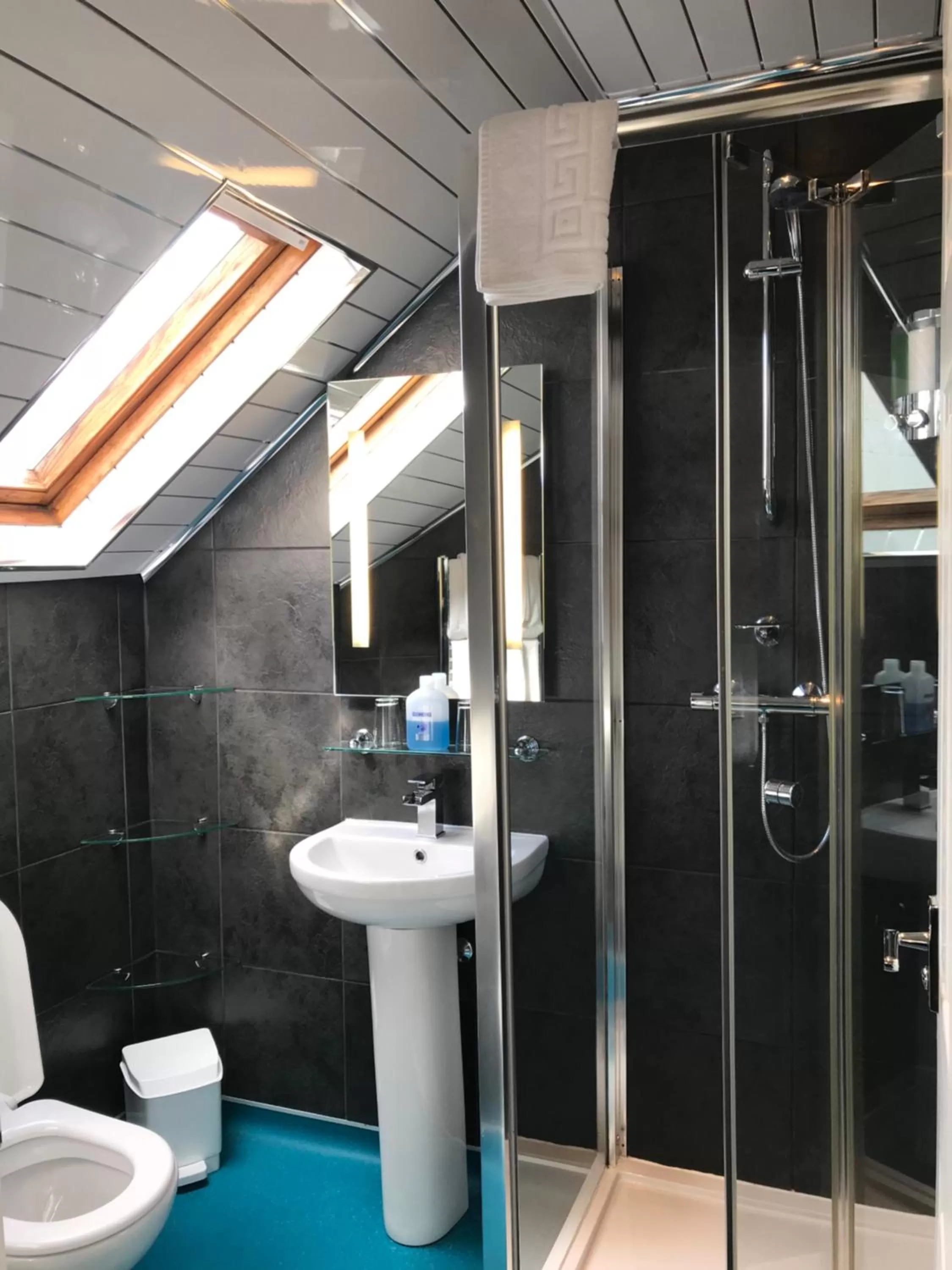 Shower in Cassandra Guest House