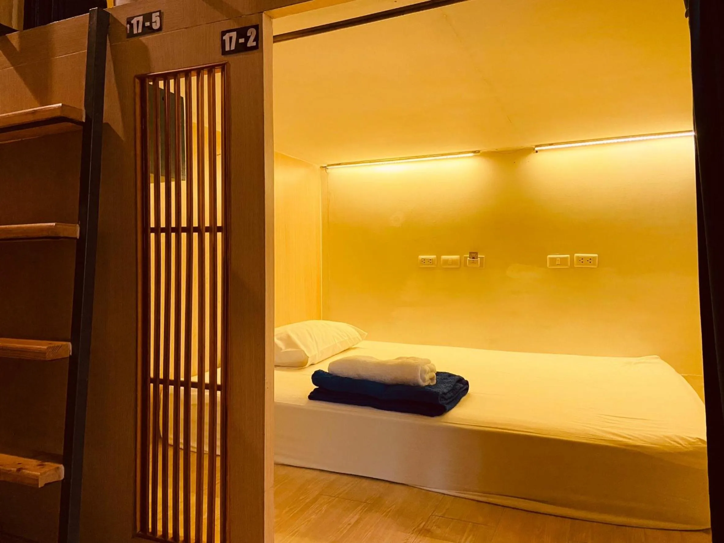 bunk bed in Prince Theatre Heritage Stay Hostel - Silom