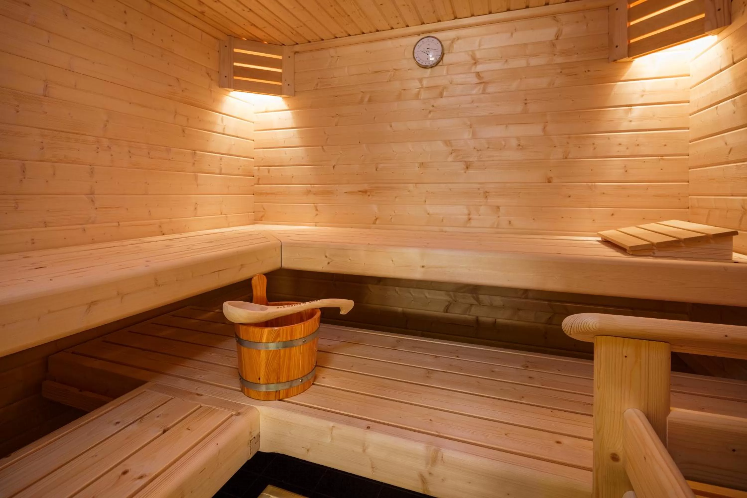 Activities in Züri by Fassbind