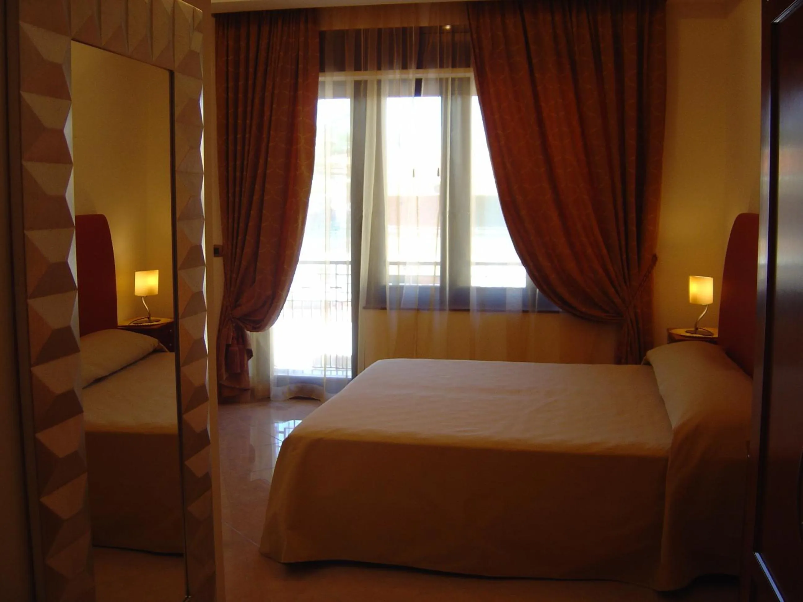 Day, Bed in Ranch Palace Hotel