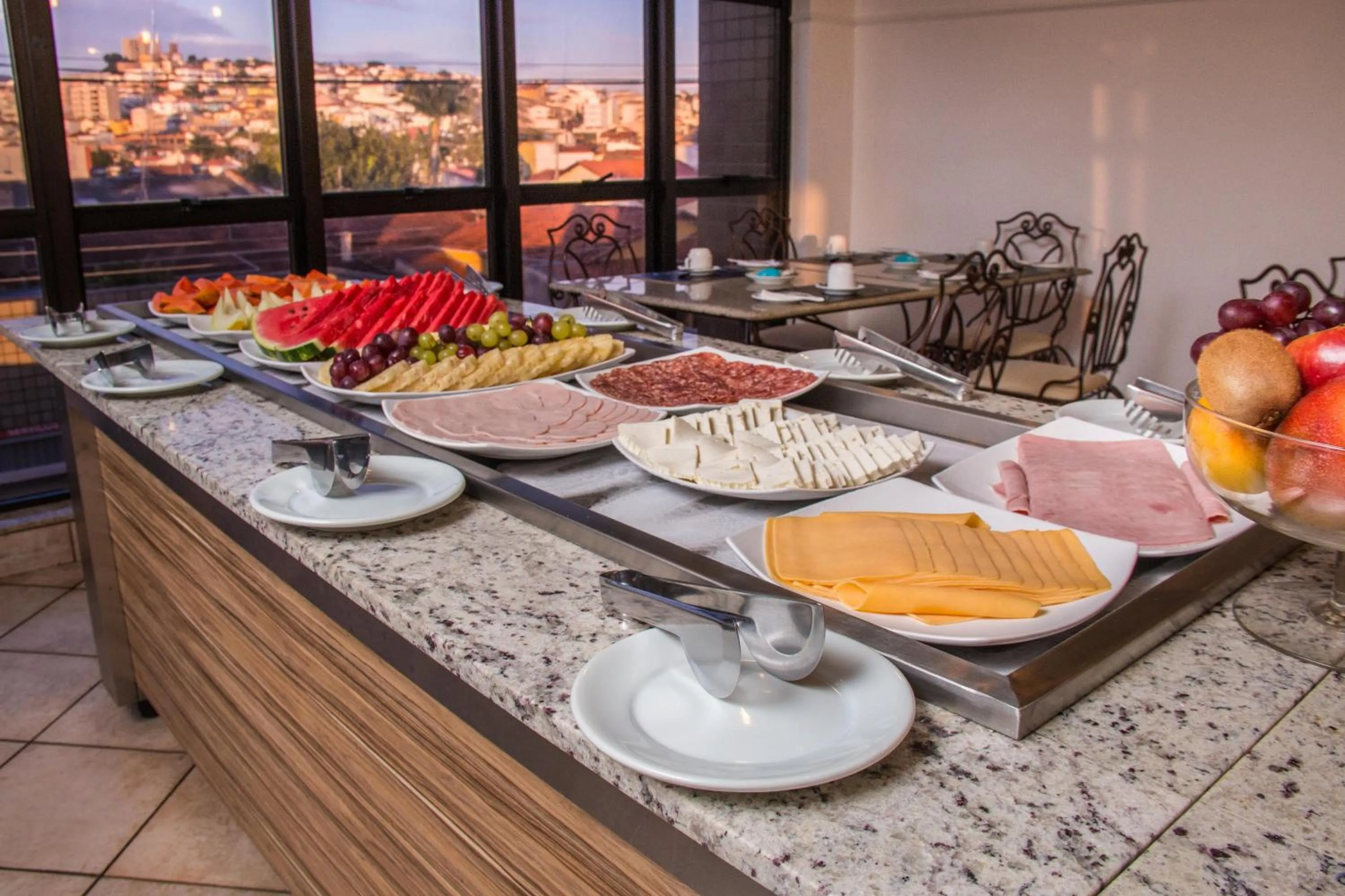 Restaurant/places to eat in Marques Plaza Hotel