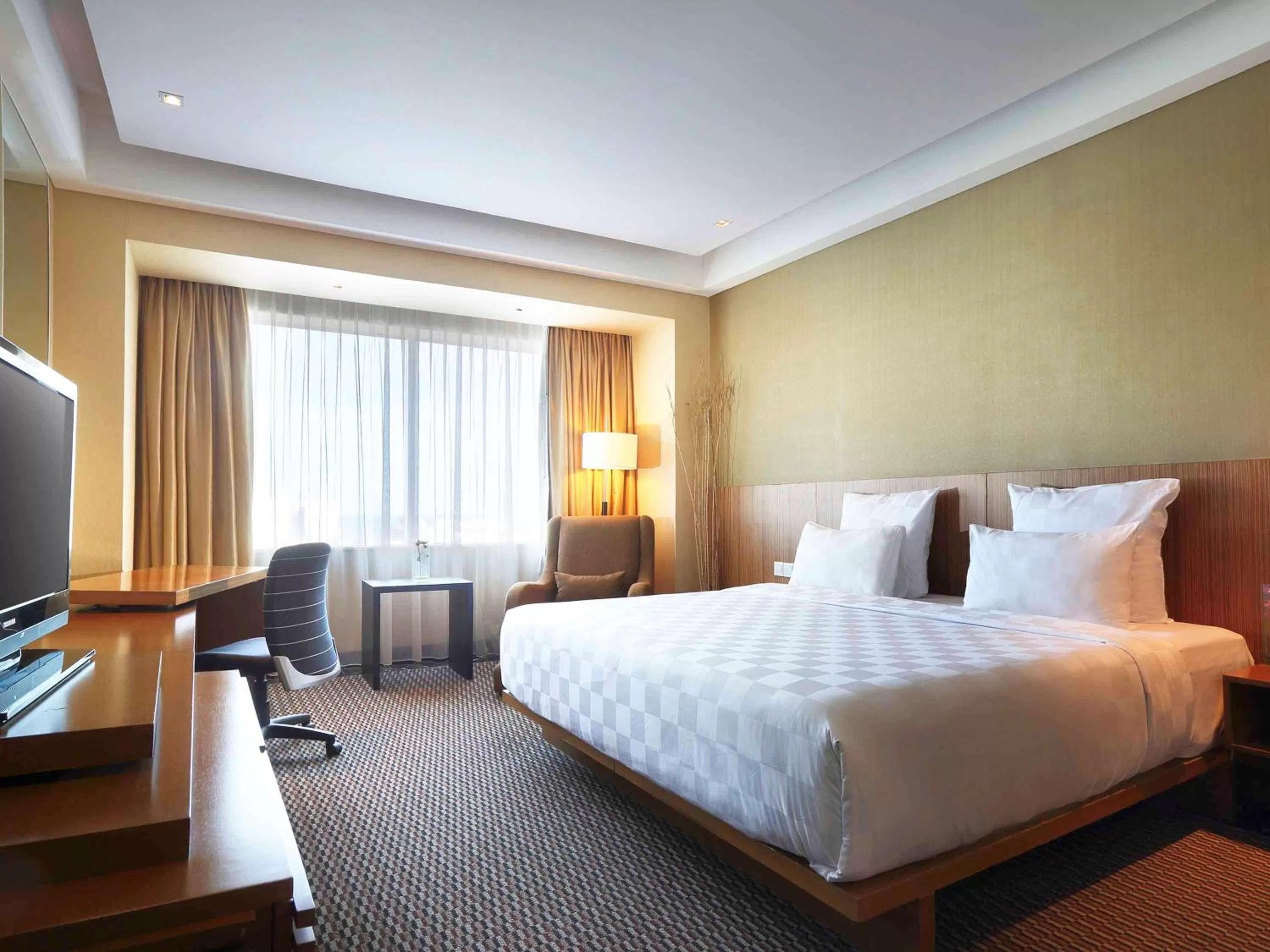 Photo of the whole room, Bed in Novotel Balikpapan