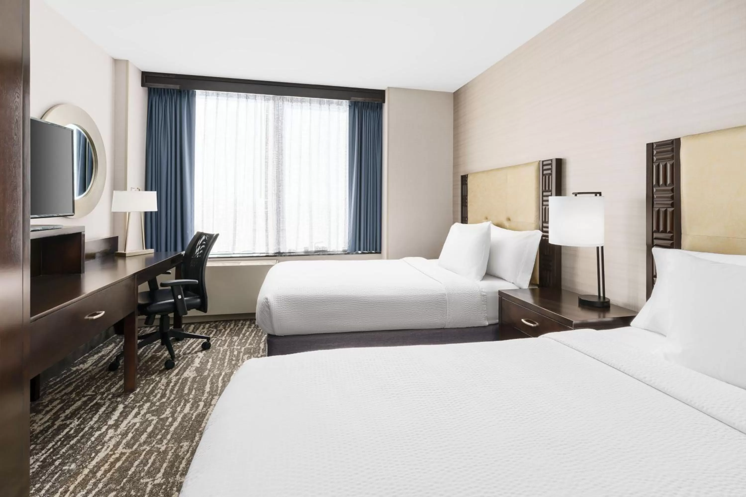 Photo of the whole room, Bed in Fairfield Inn & Suites by Marriott New York Midtown Manhattan/Penn Station