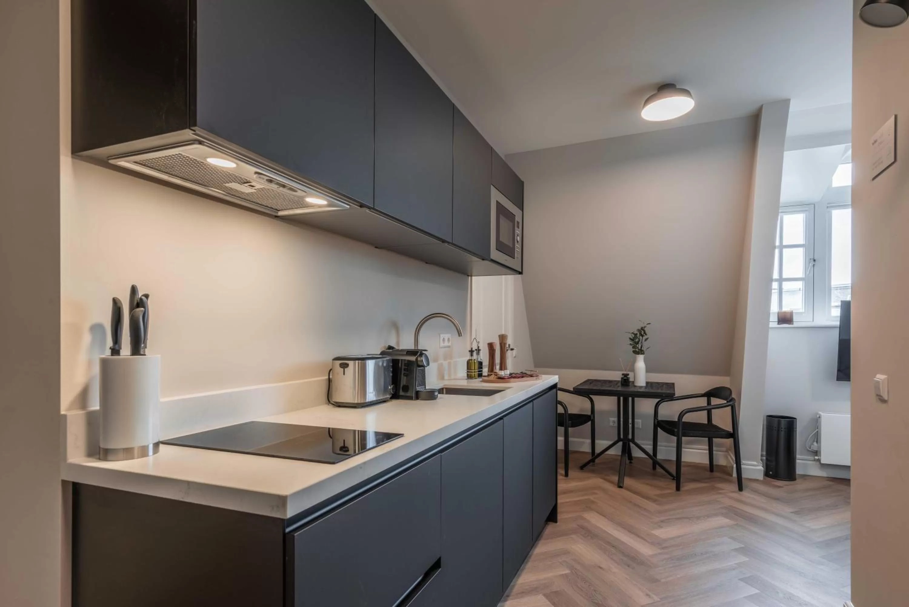 Coffee/tea facilities in Limehome The Hague Keizerstraat