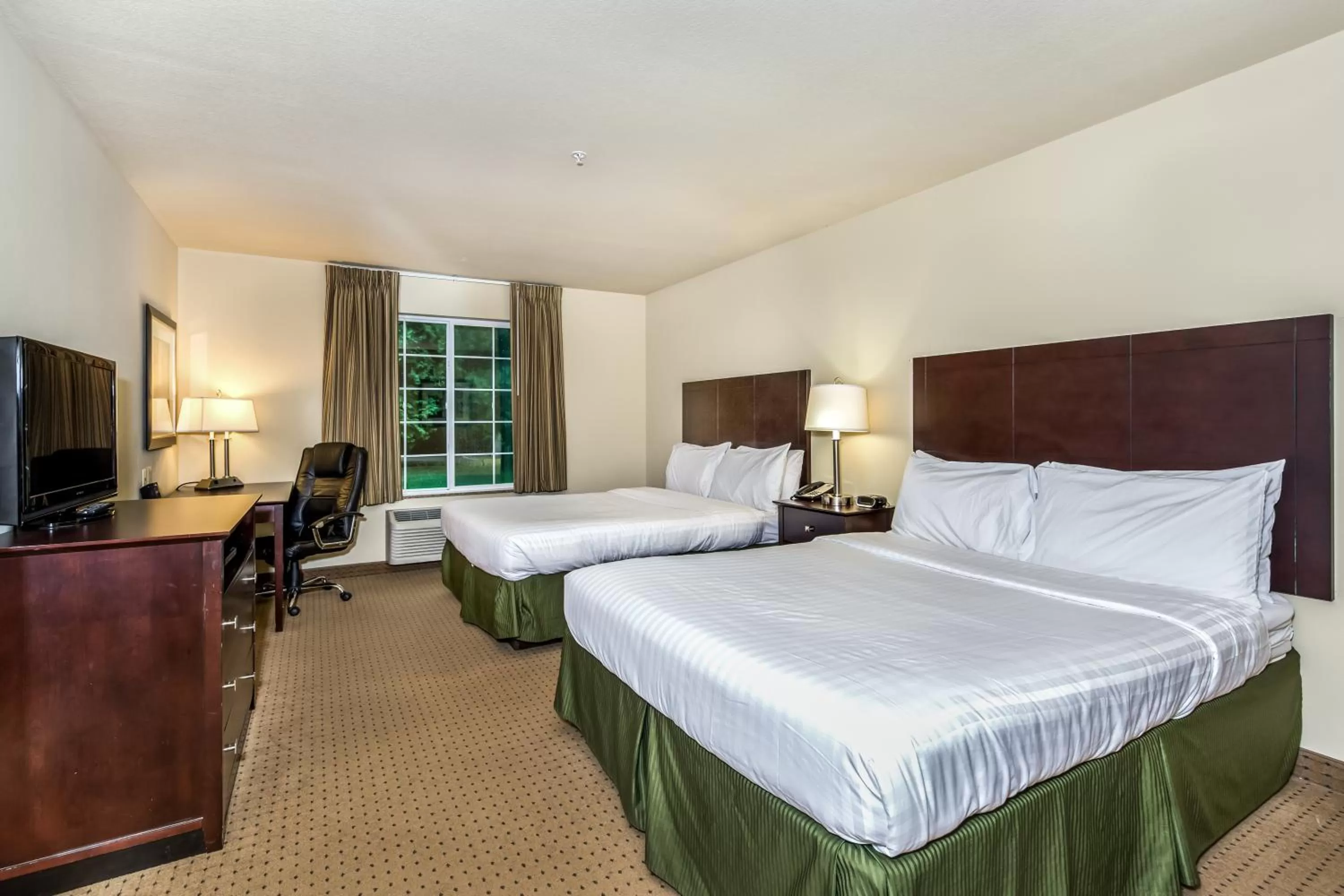 Photo of the whole room, Bed in Cobblestone Inn & Suites - Vinton, IA