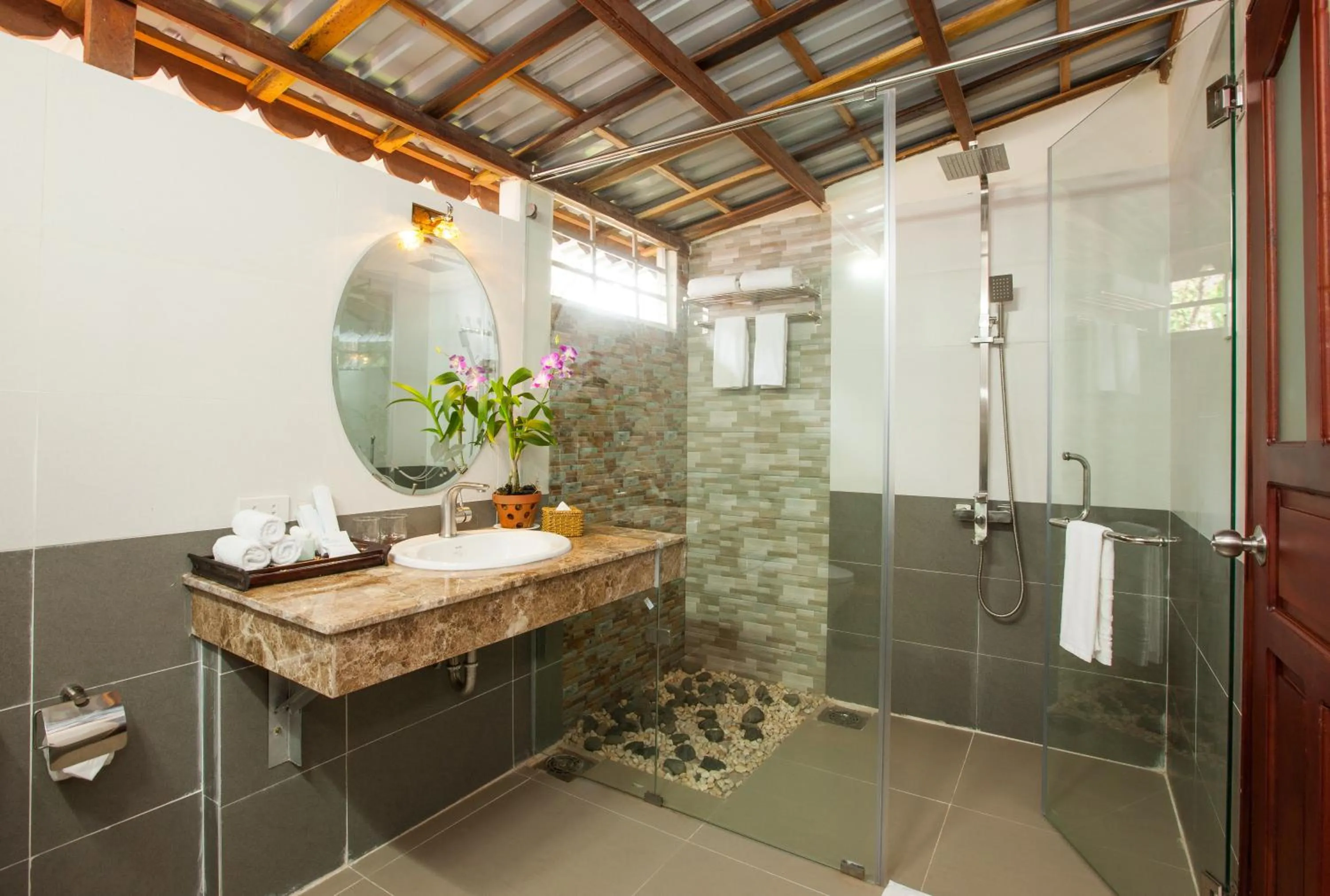 Shower in Elwood Premier Resort Phu Quoc