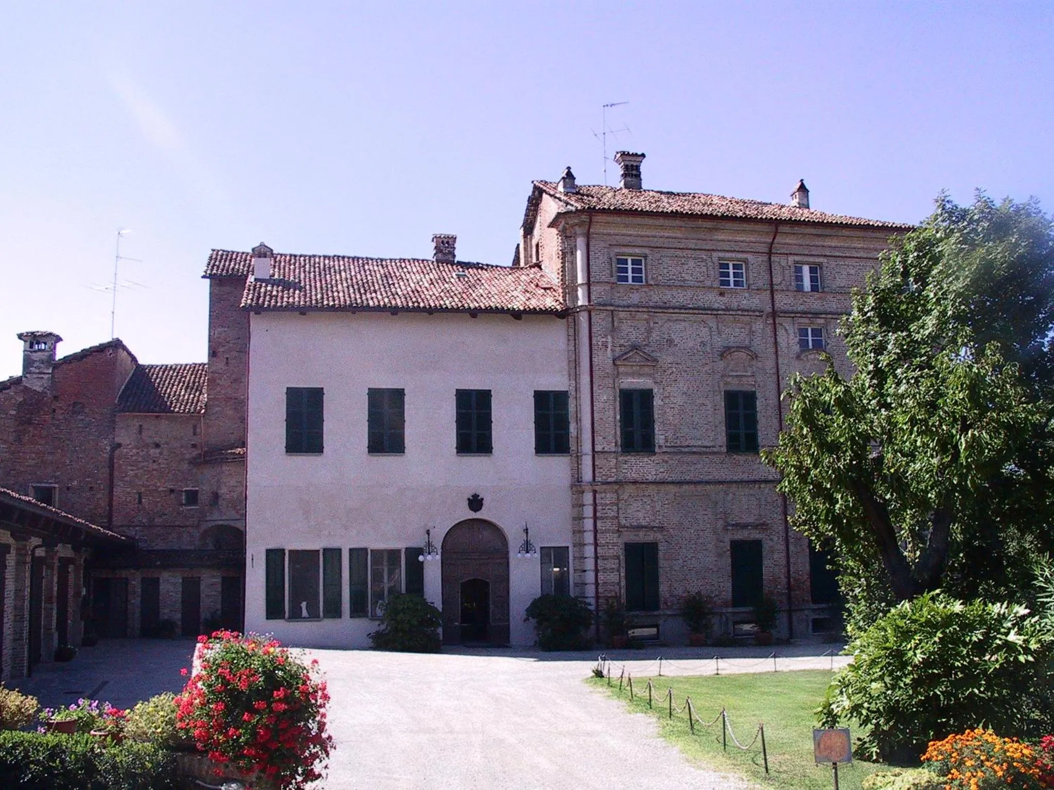 Property building in Albergo Real Castello