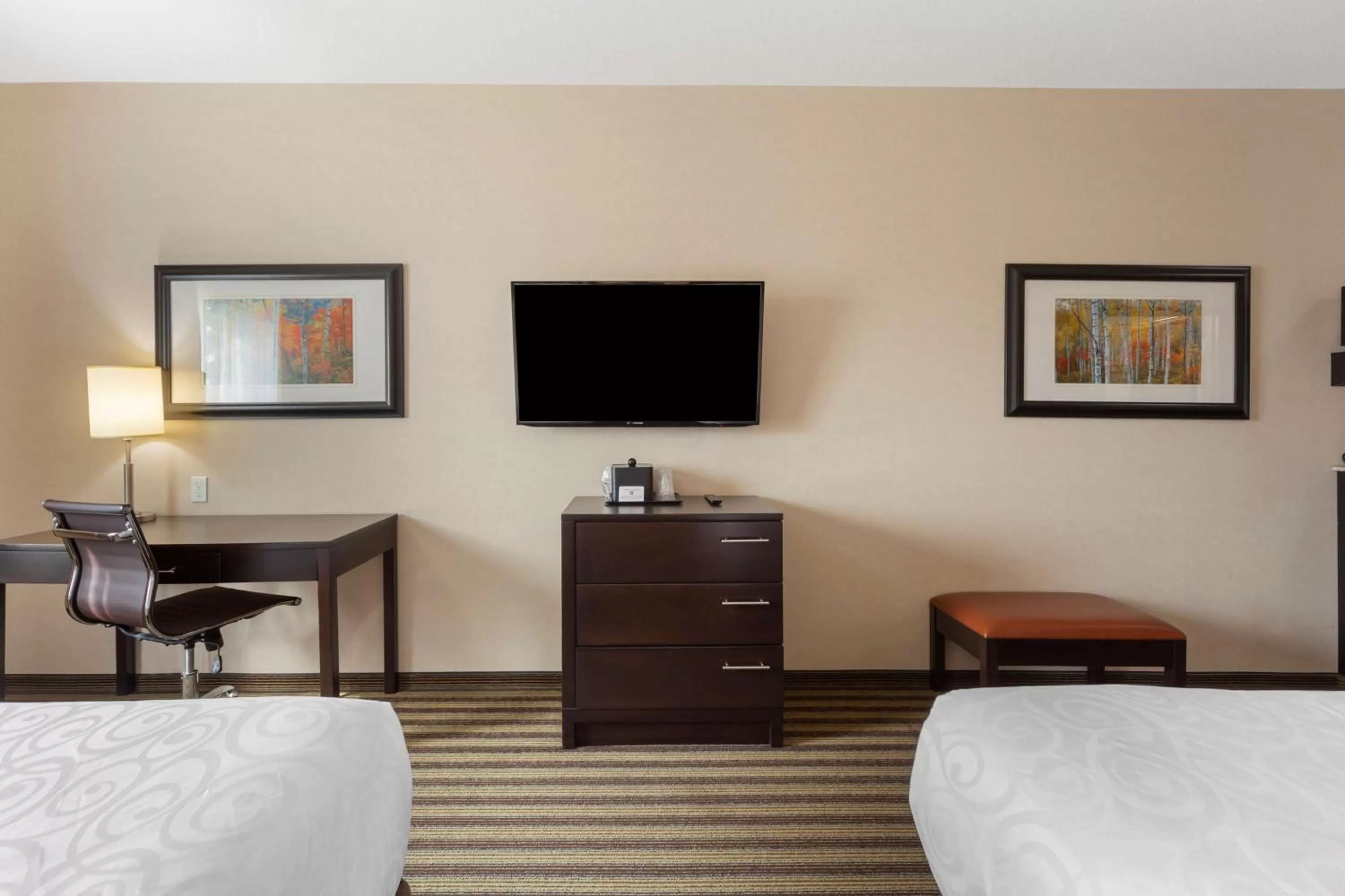Bedroom, Bed in Best Western Plus Sherwood Park Inn & Suites
