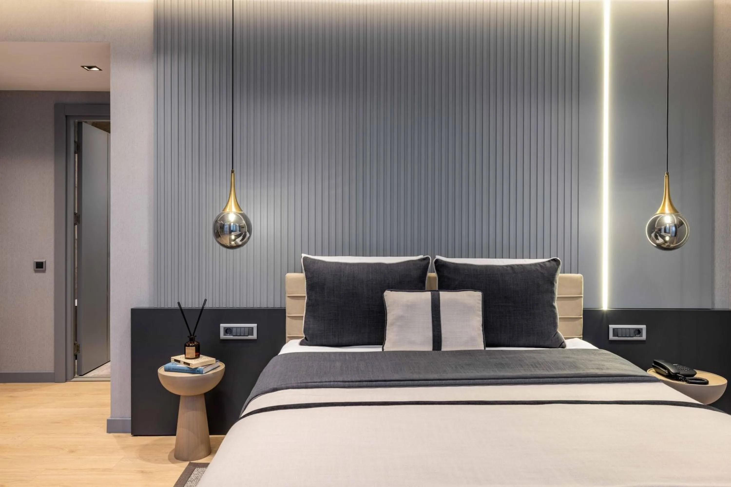 Photo of the whole room, Bed in Hotel Villa Zurich-Special Category