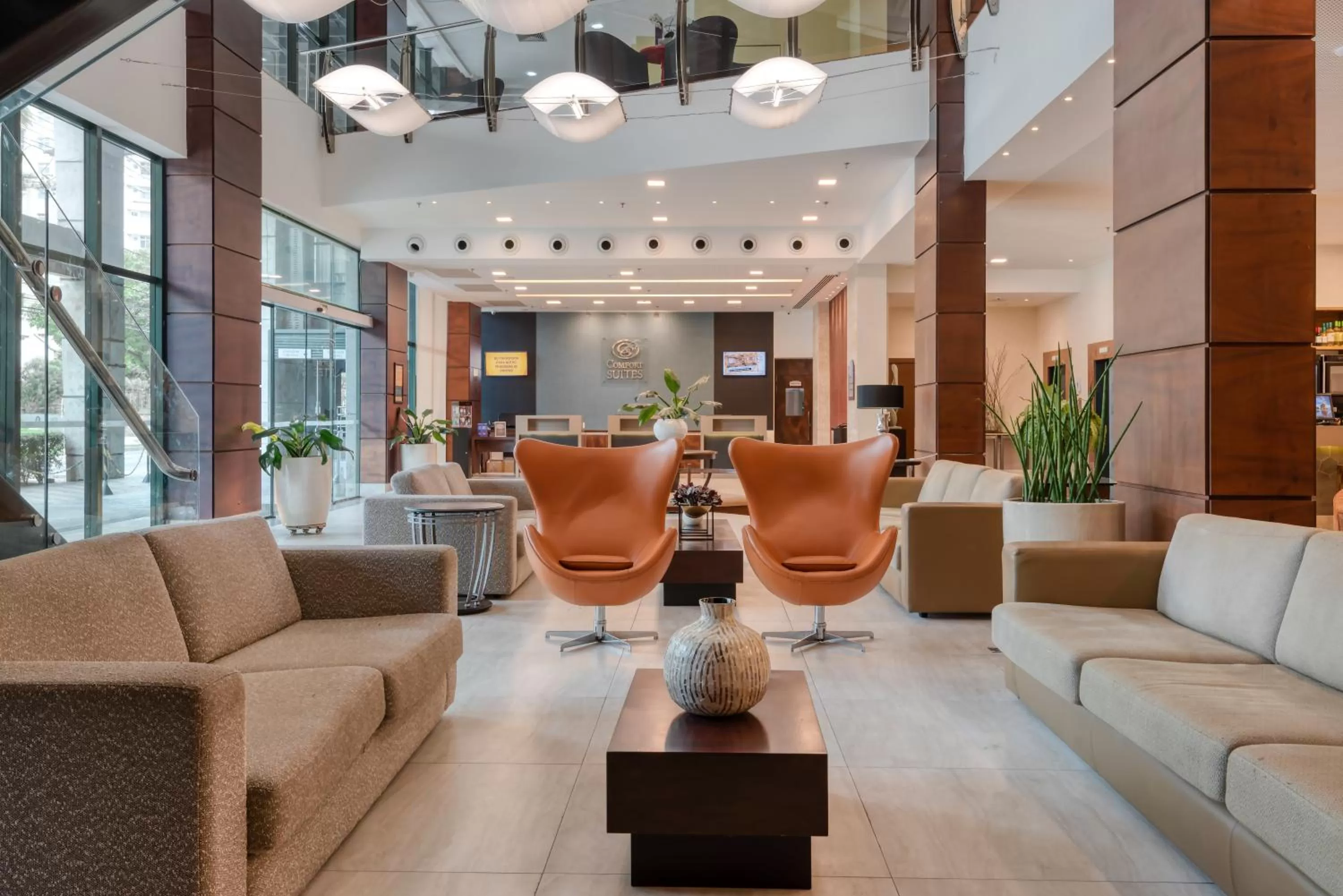 Lobby or reception in Comfort Suítes Vitória