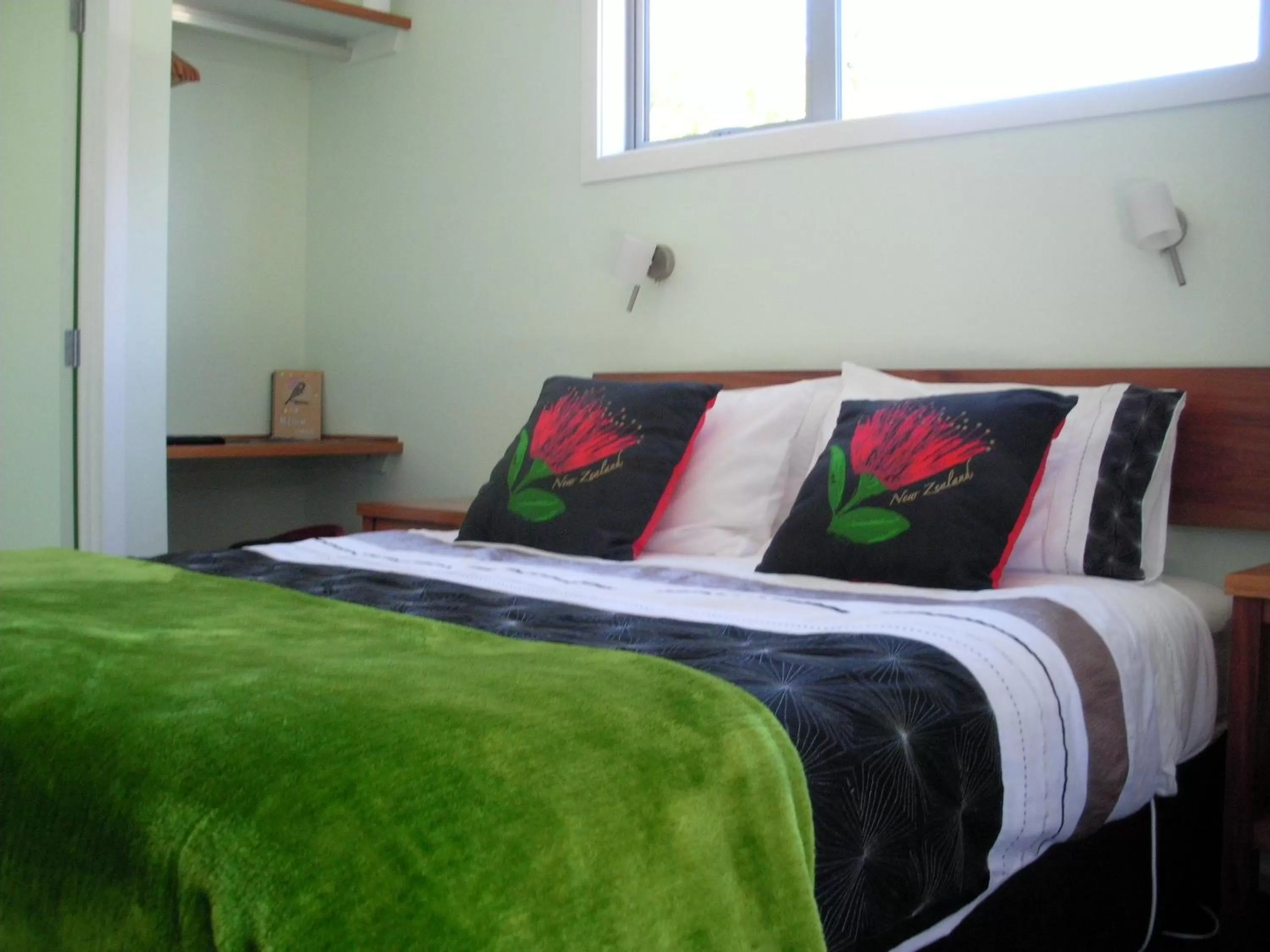 Bed in Mahinapua Retreat B&B