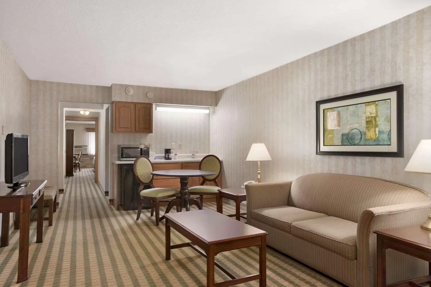 Living room in Ramada by Wyndham Saginaw Hotel & Suites