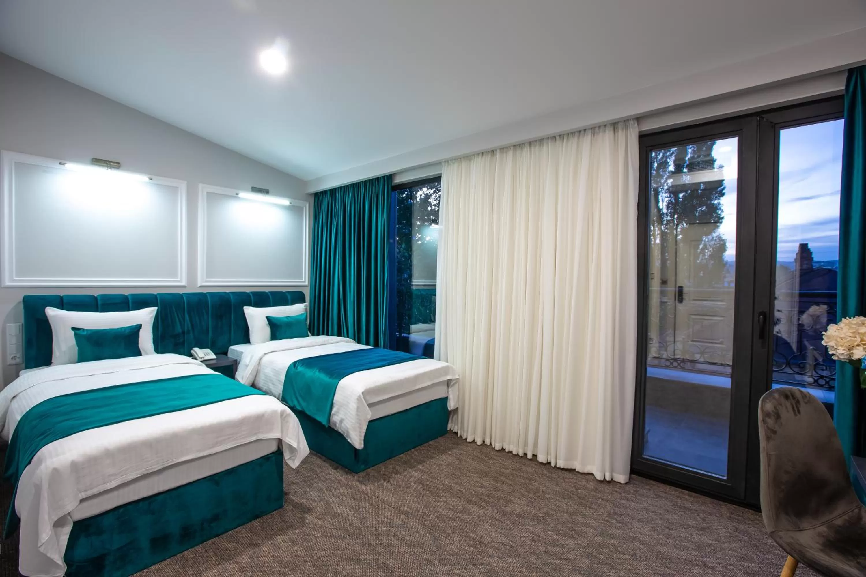 Photo of the whole room, Bed in Royal Inn