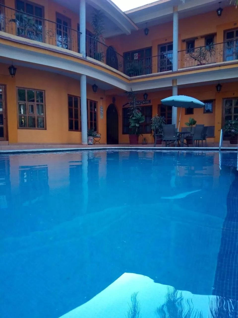 Swimming pool in Hotel Plaza del Sol