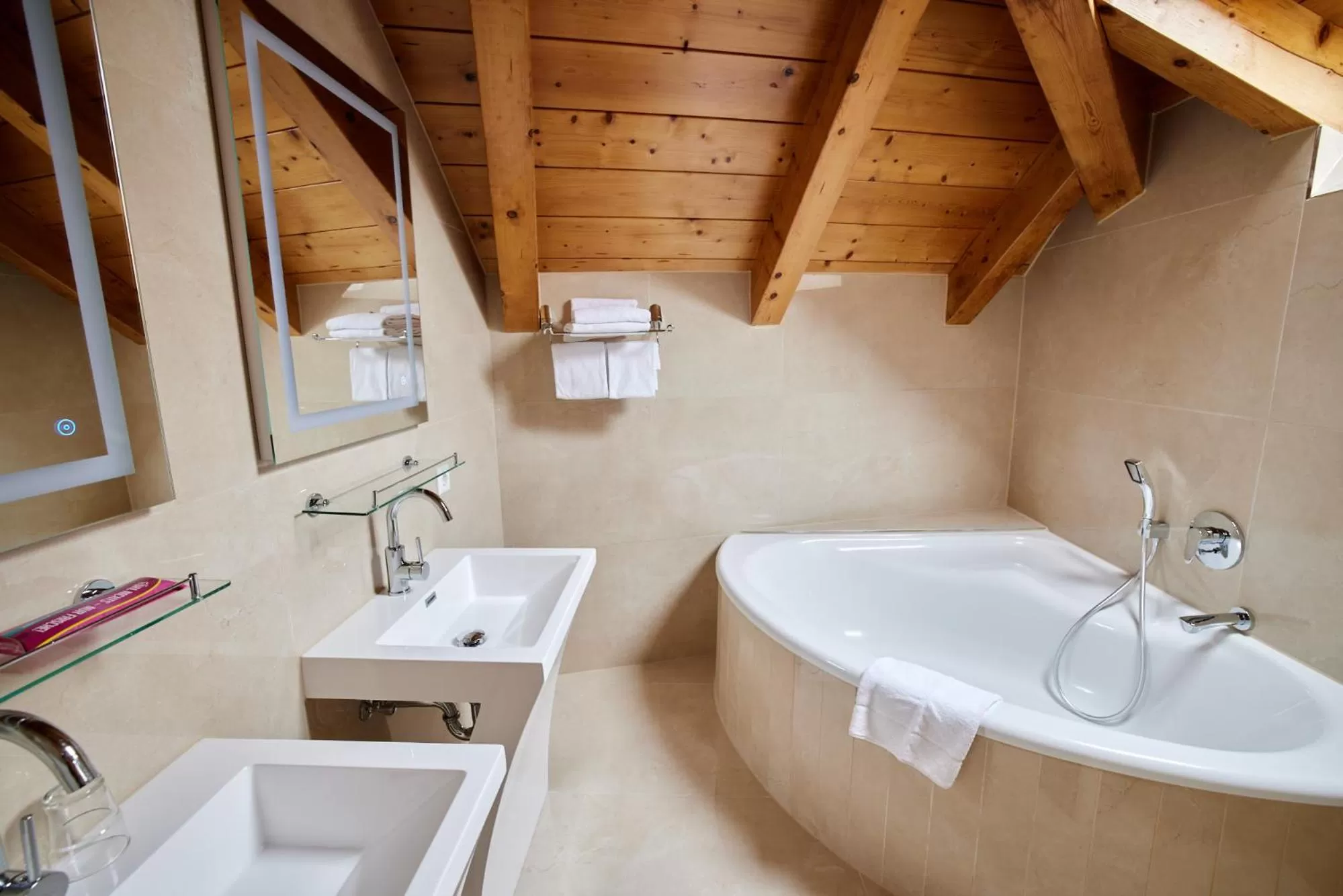 Bathroom in Atlas Posthotel