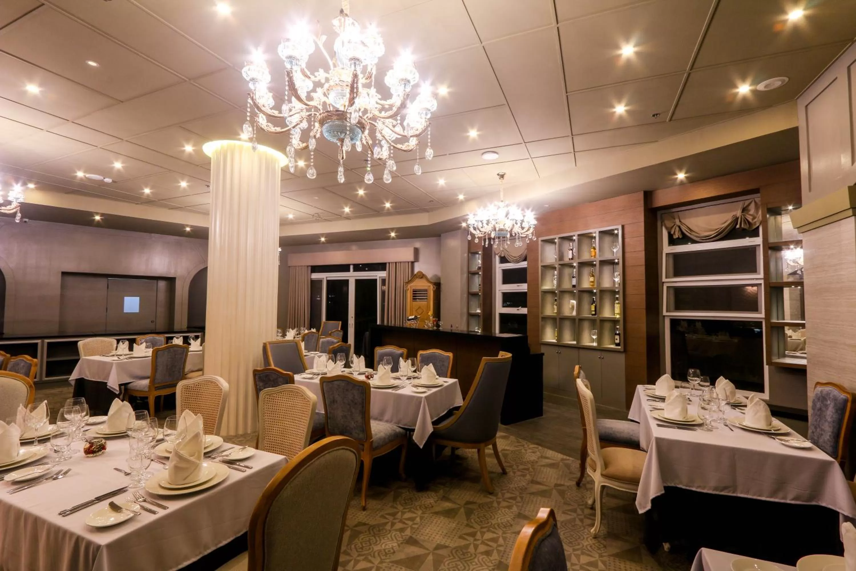 Restaurant/places to eat in Hotel Carlito Tagaytay