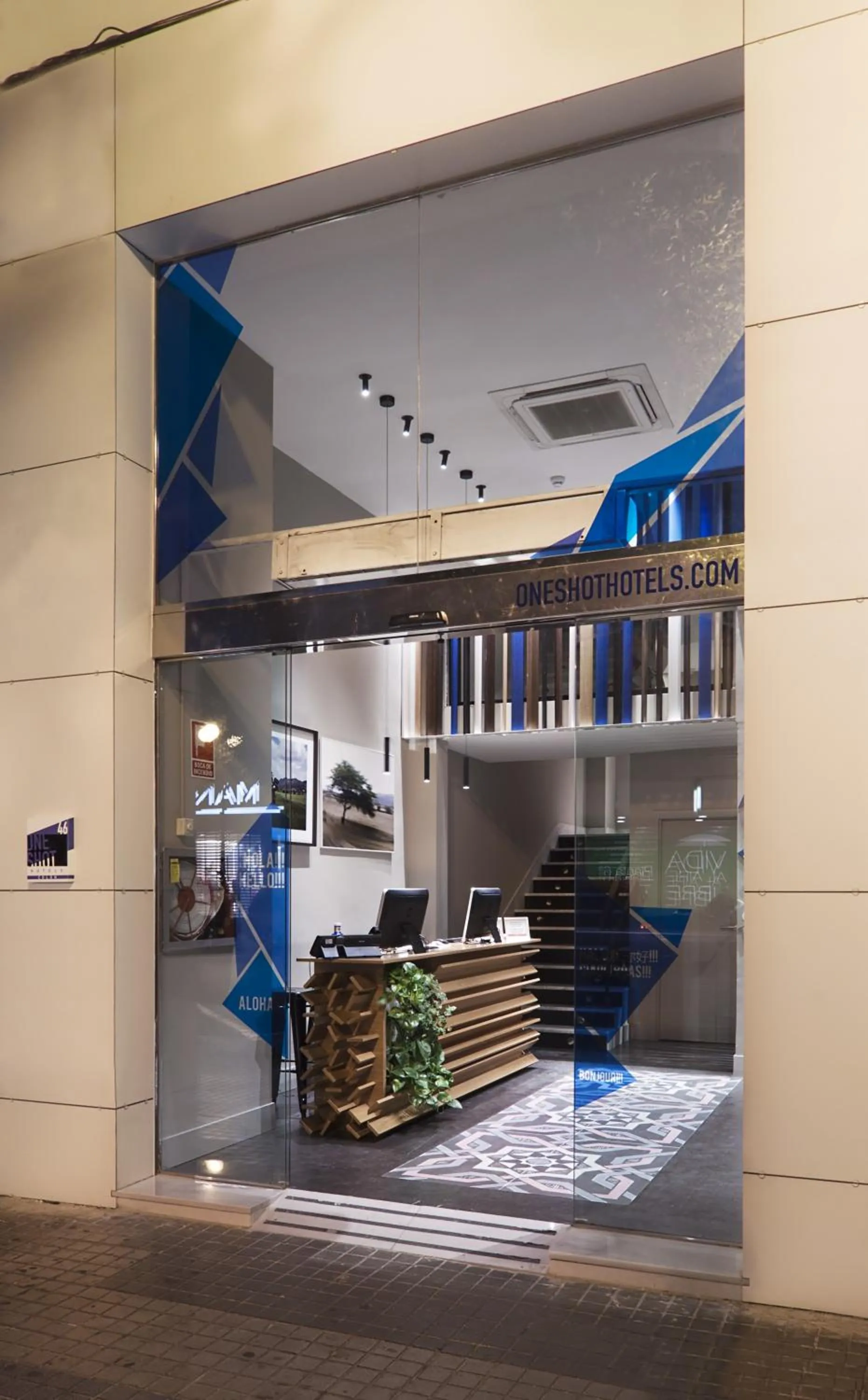 Facade/entrance in One Shot Colón