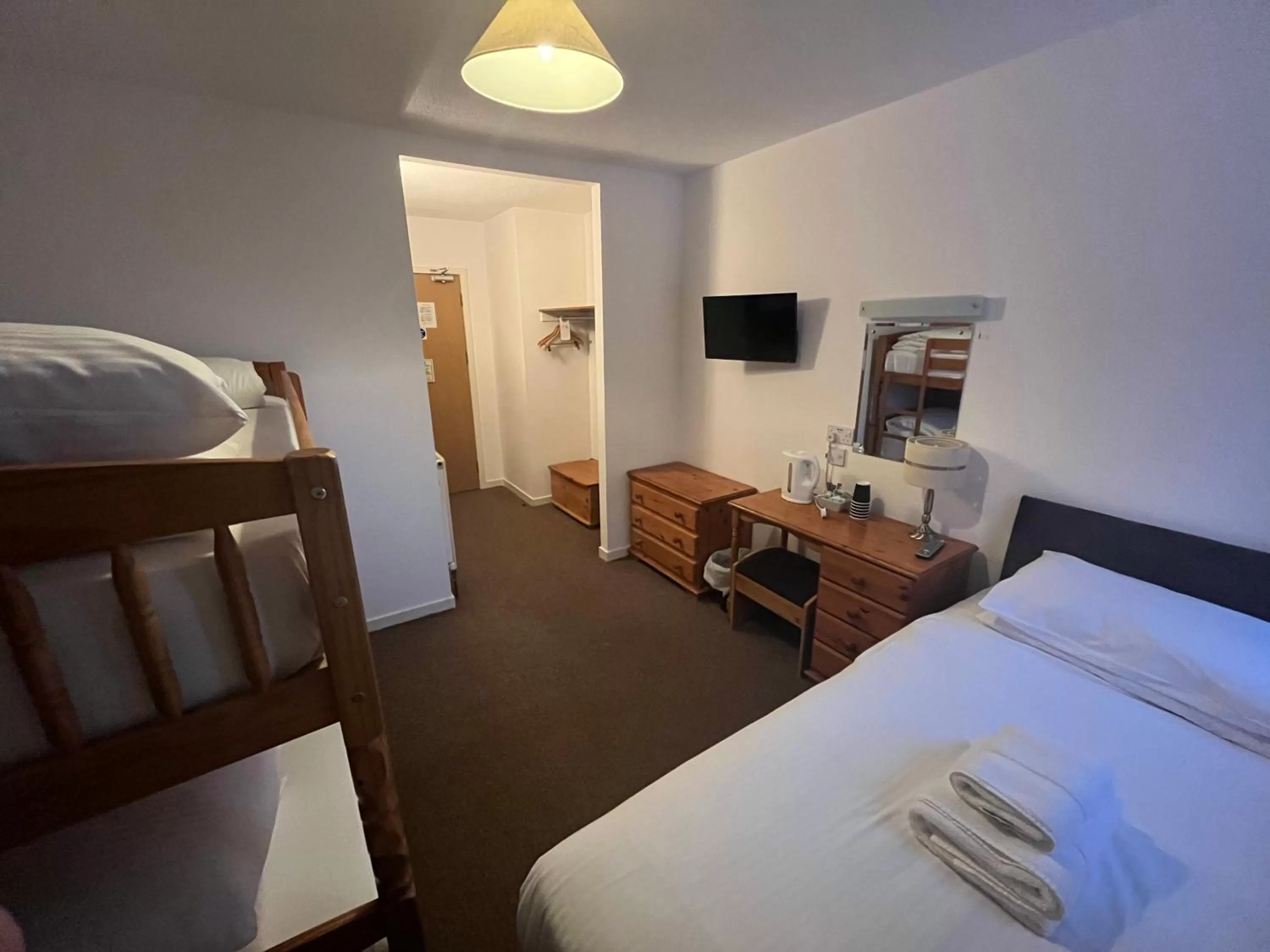 Bedroom, Bed in Smithton Hotel