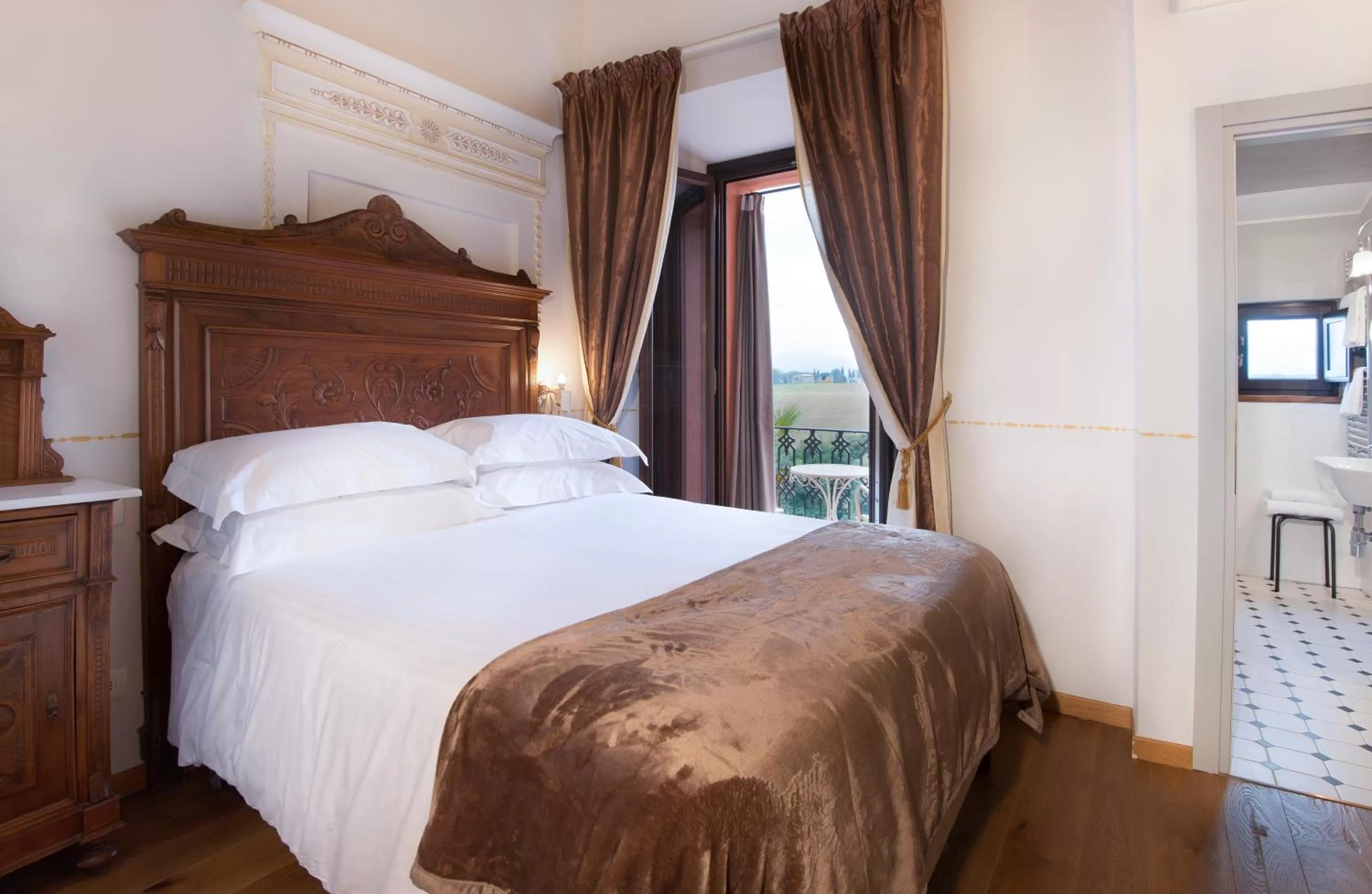 Bed in Palazzo Pacini